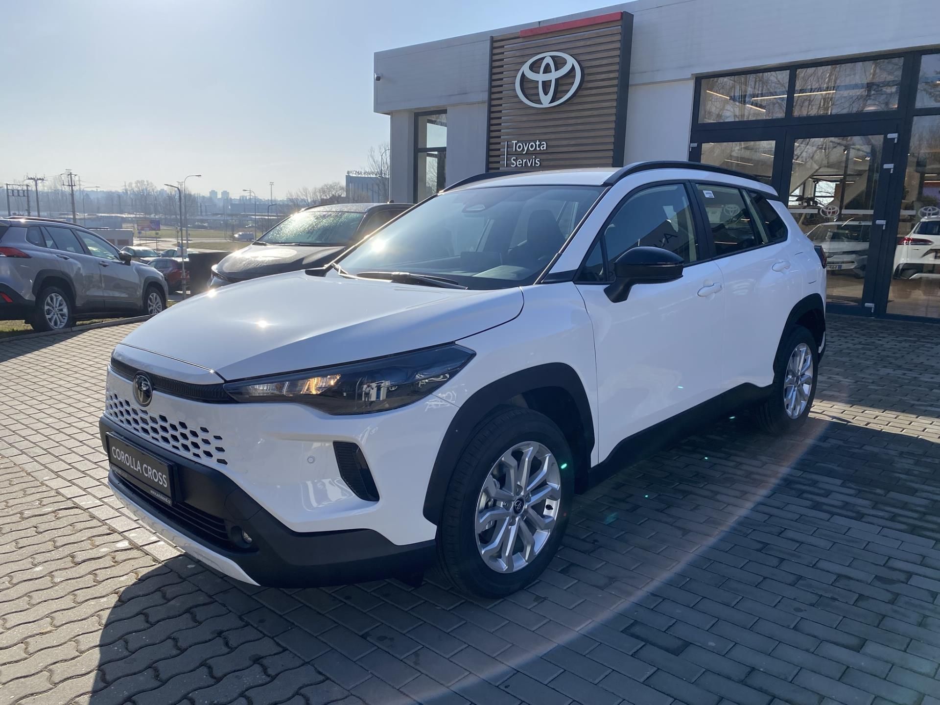 Toyota Corolla Cross, 1.8 HEV Comfort Business + taž - fotka 2
