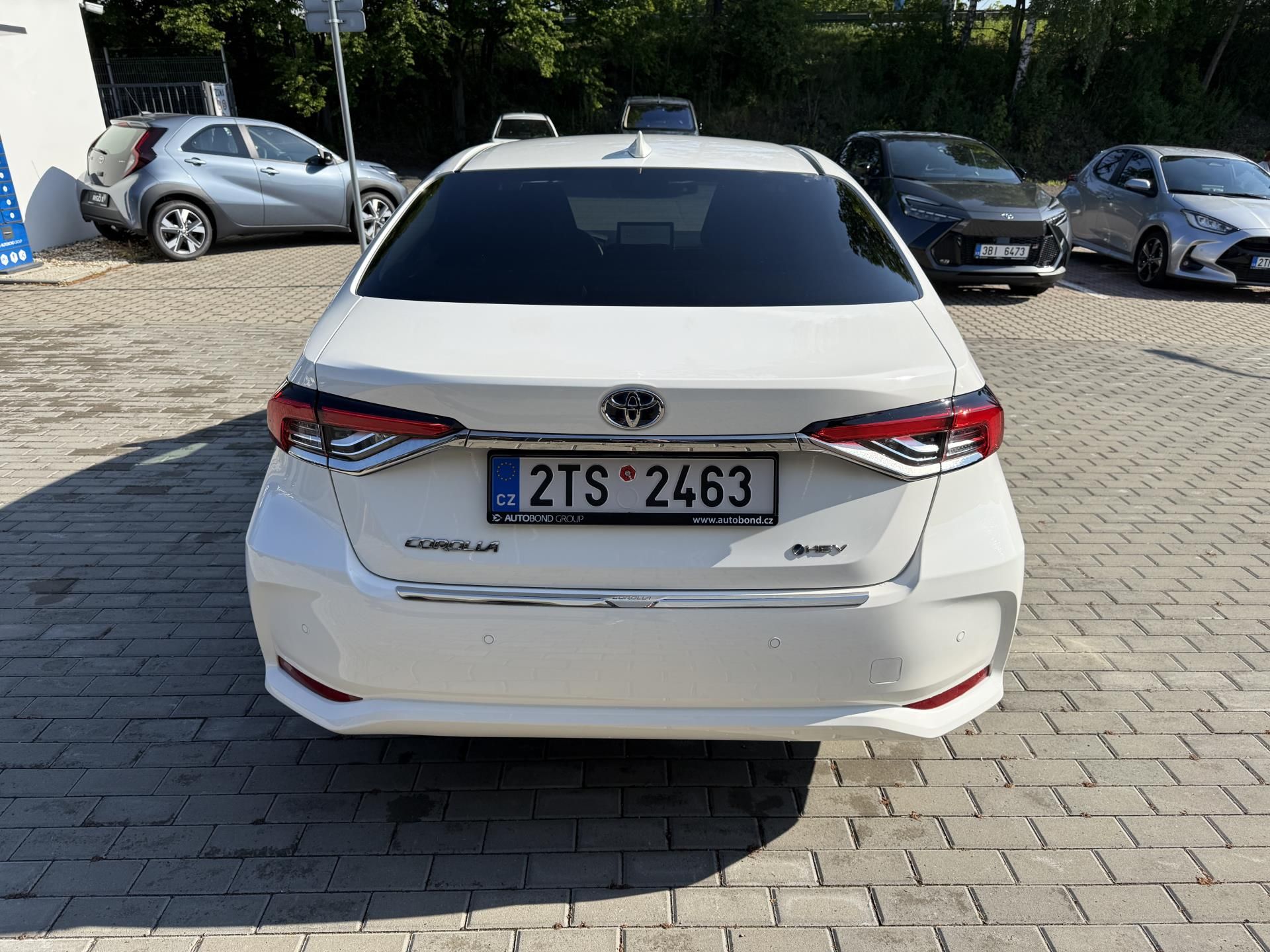 Toyota Corolla, 1.8 HEV STYLE + zimní pneu - fotka 5