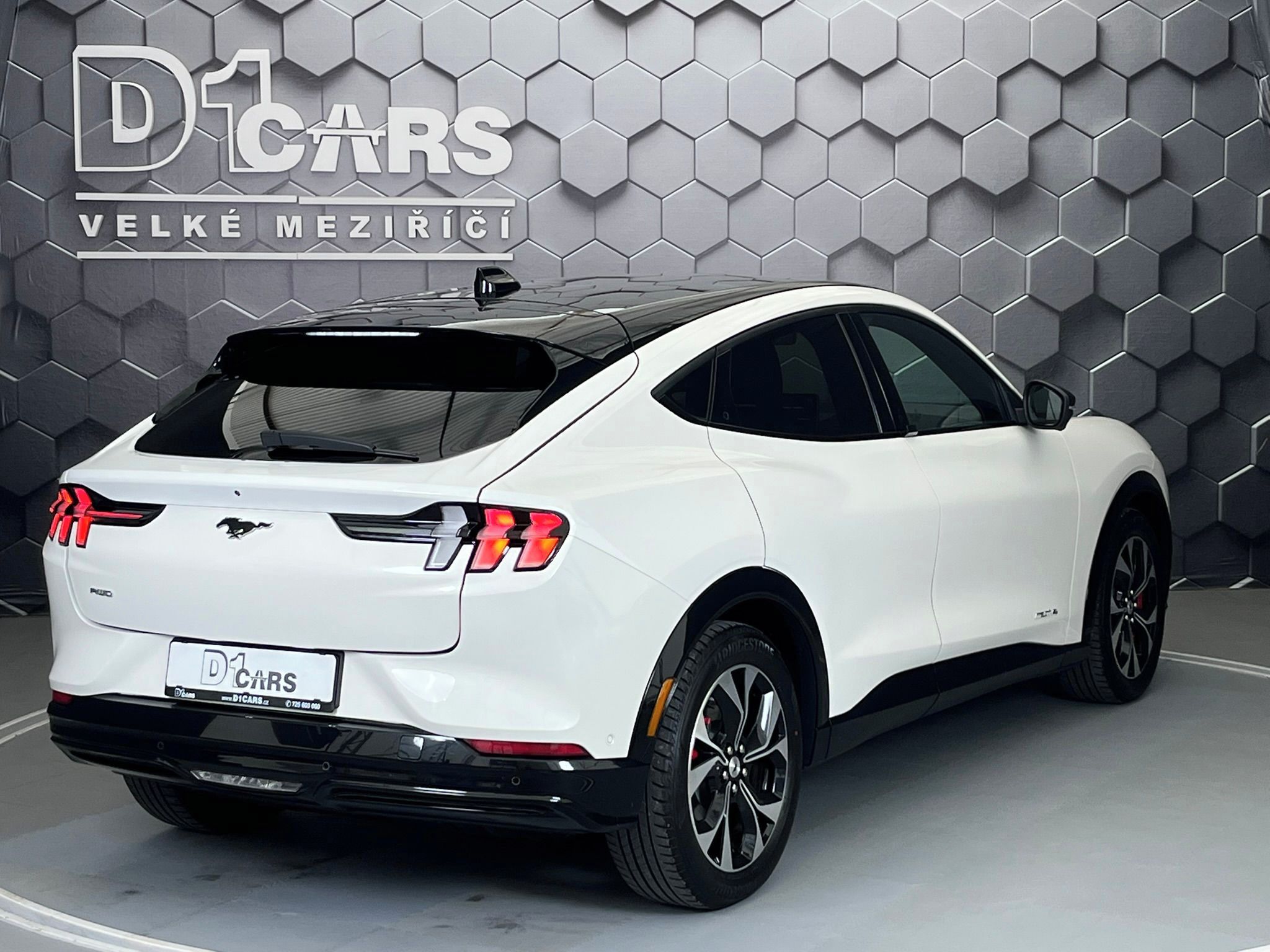 Ford Mustang Mach-E, Standard Range AWD, SoH 93,1 % - fotka 6