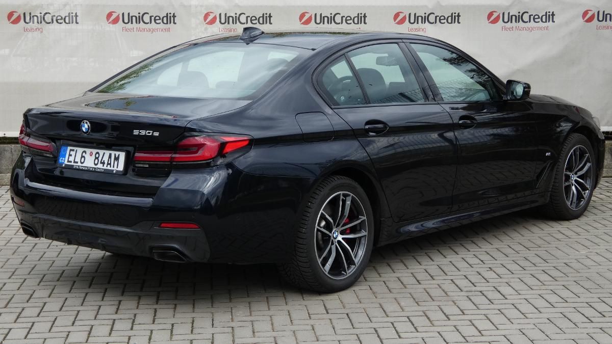 BMW Řada 5, 530e - fotka 3