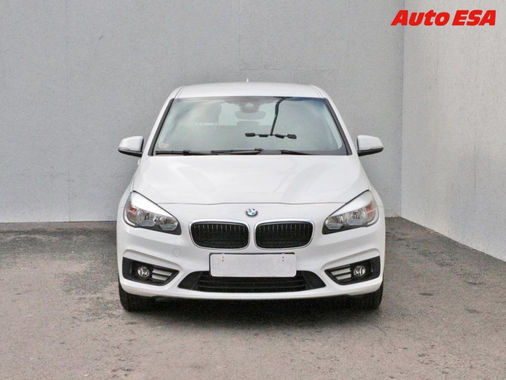 BMW Řada 2, 2.0 i 220 i,navi,+kola - fotka 2