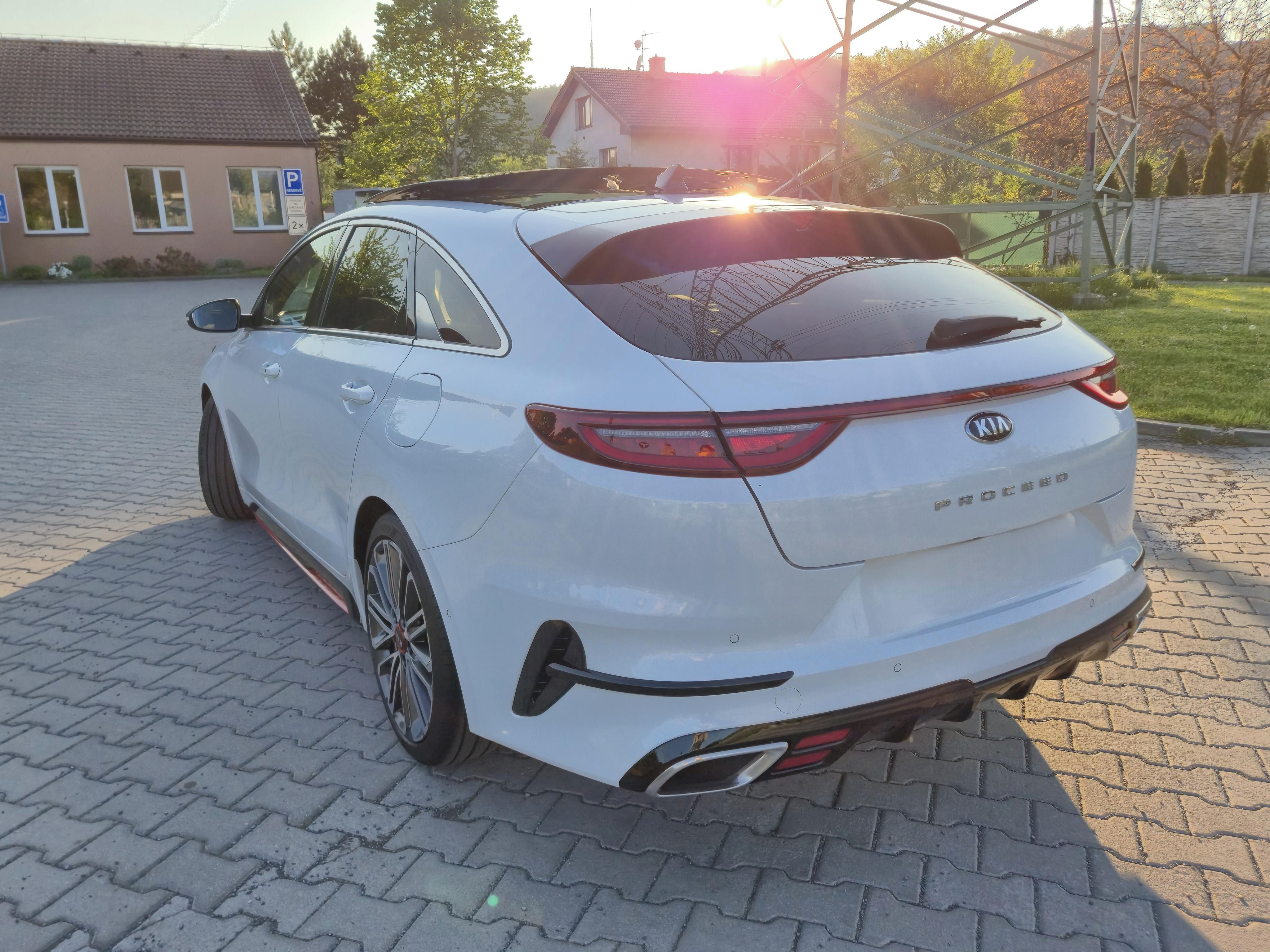 Kia ProCeed, 1,6 T-GDI 7DCT - v záruce KIA - fotka 6