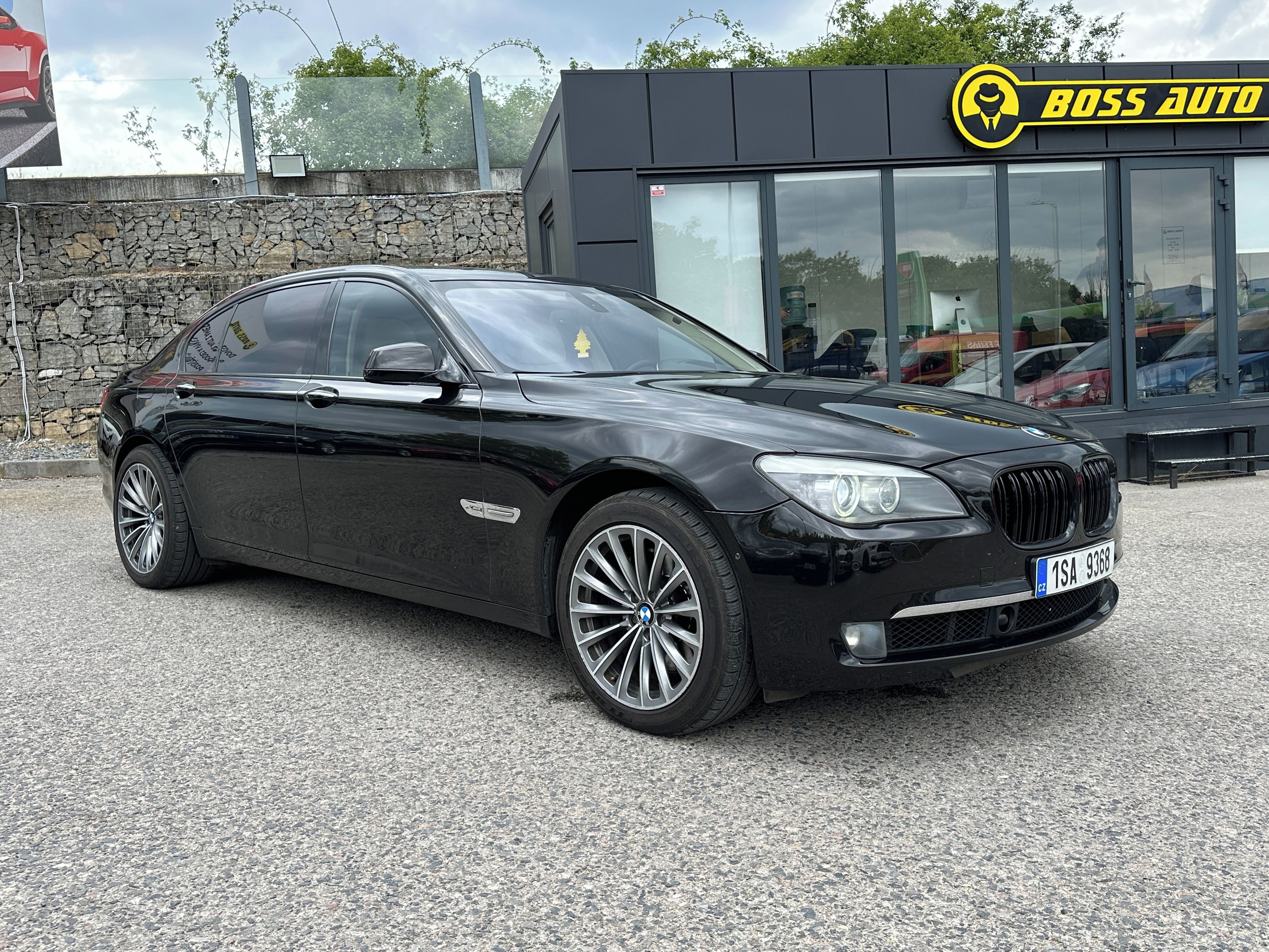 BMW Řada 7, BMW 750 2010 - fotka 2
