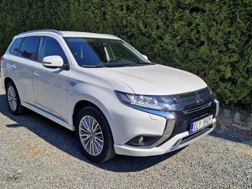 2,4 PHEV-KŮŽE-AUT-POUZE 64TKM