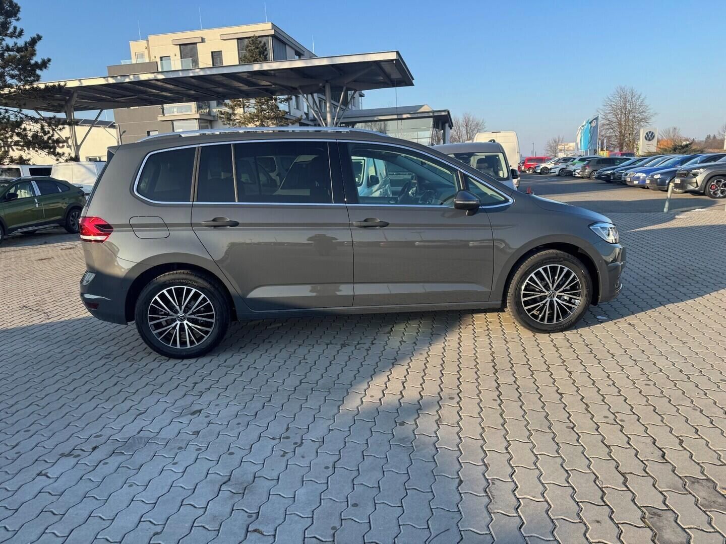 Volkswagen Touran, People 1,5 TSI EVO2 7DSG 110 k - fotka 4