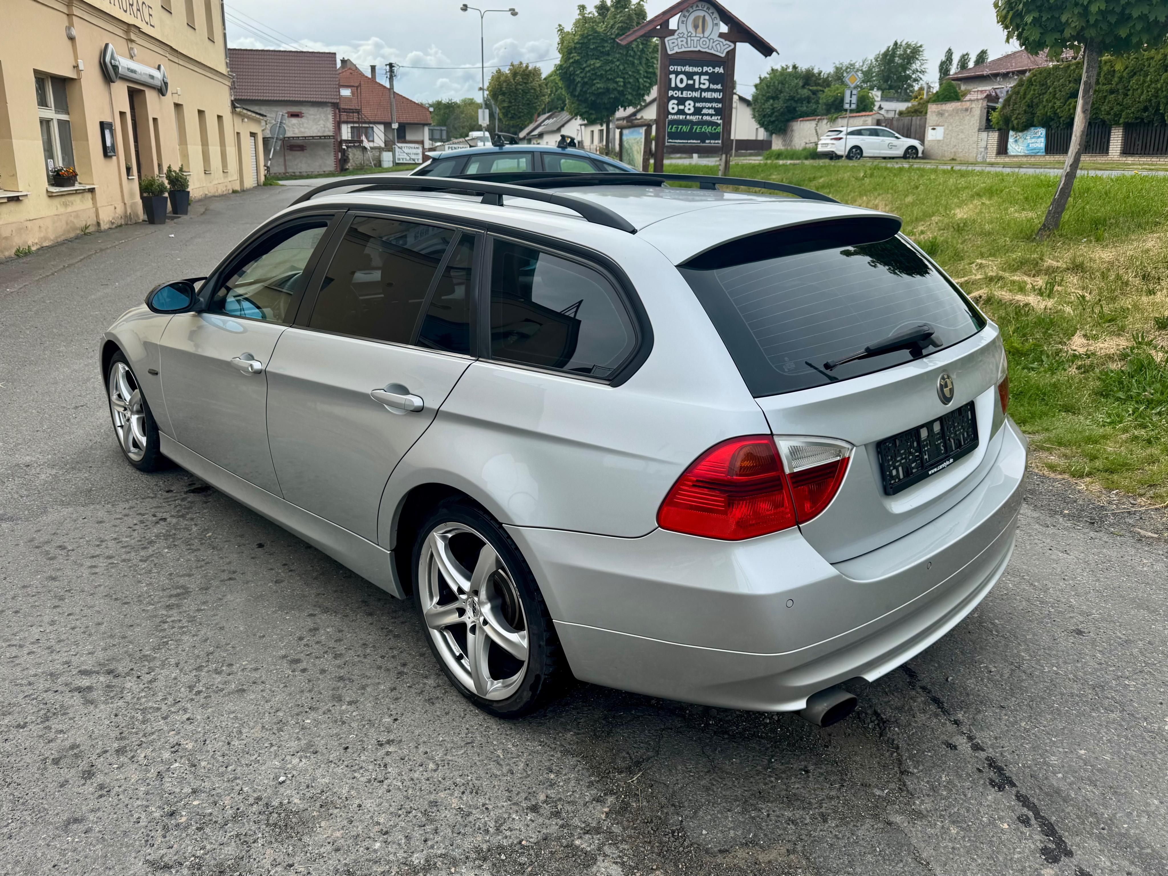 BMW Řada 3, e91 320i 125kW.Xenon,Šíbr. r18 - fotka 4
