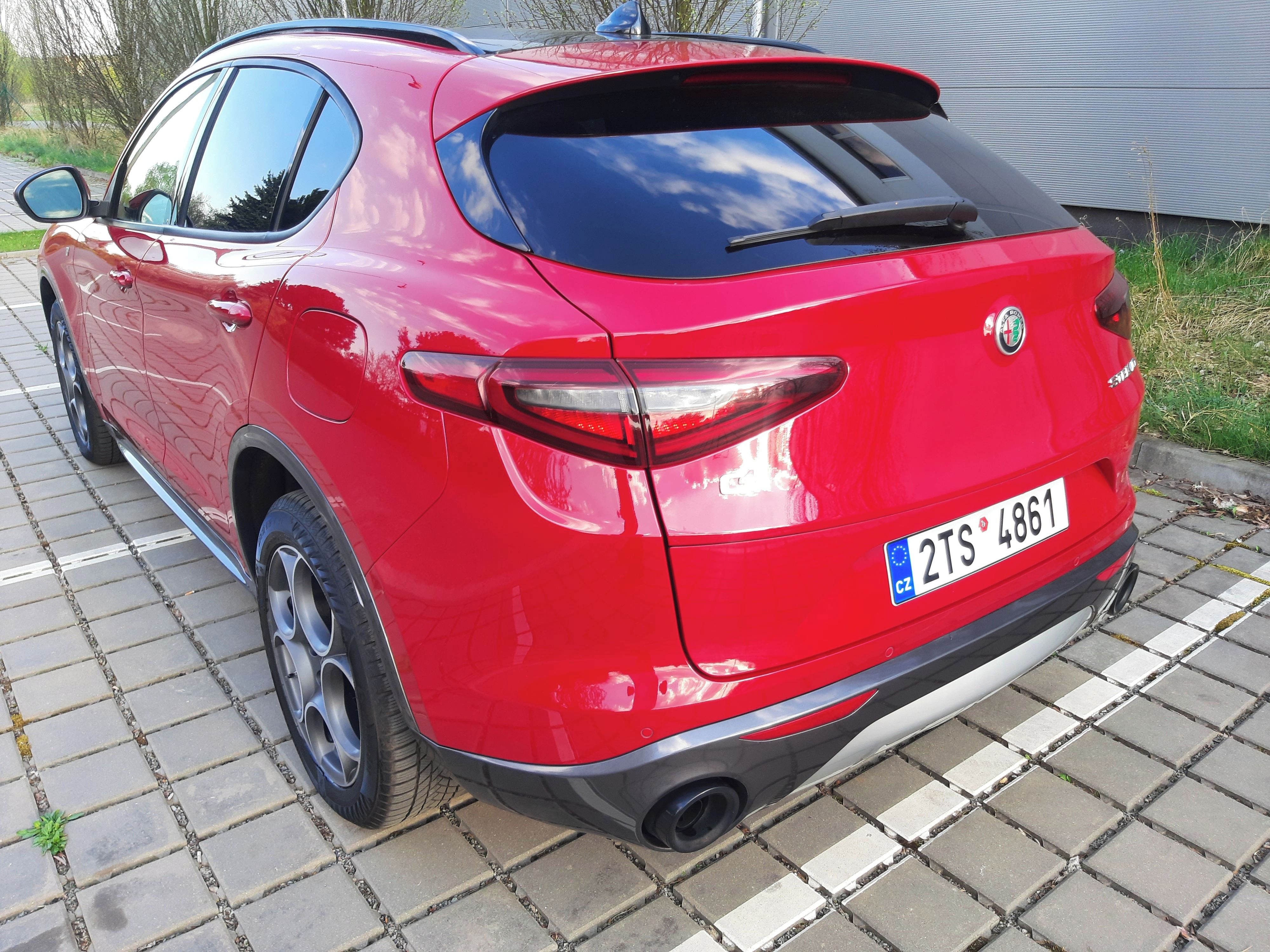 Alfa Romeo Stelvio, 2.0 Turbo 206kW Ti Q4 – 22.500 - fotka 4