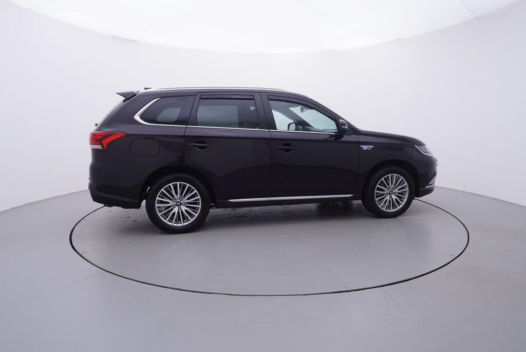 Mitsubishi Outlander, Intense+ 2.4 MIVEC 99 kW - fotka 6