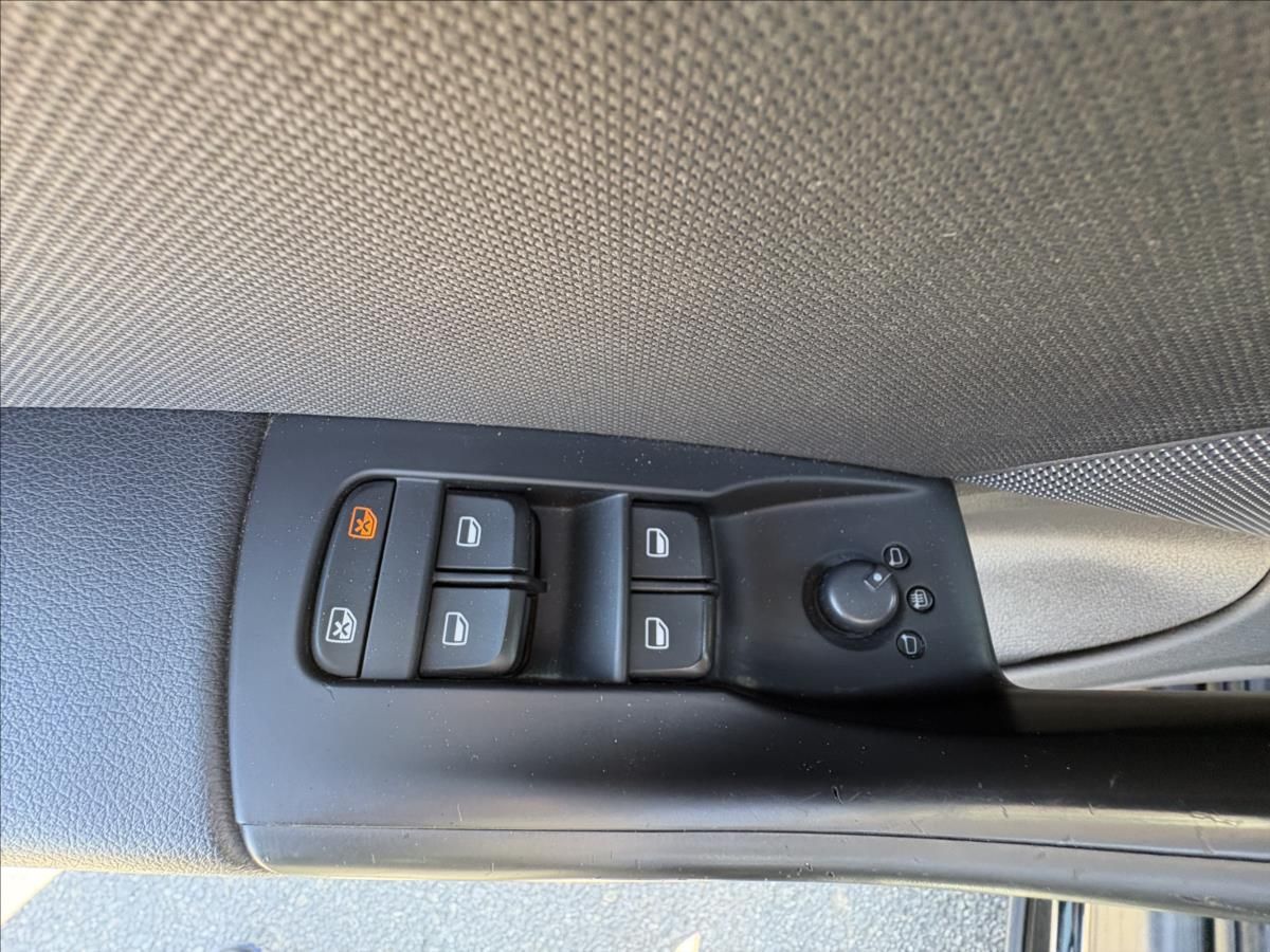 Audi Q3, 2,0 TDi 103kW Xenon,Navi,Tažné - fotka 4