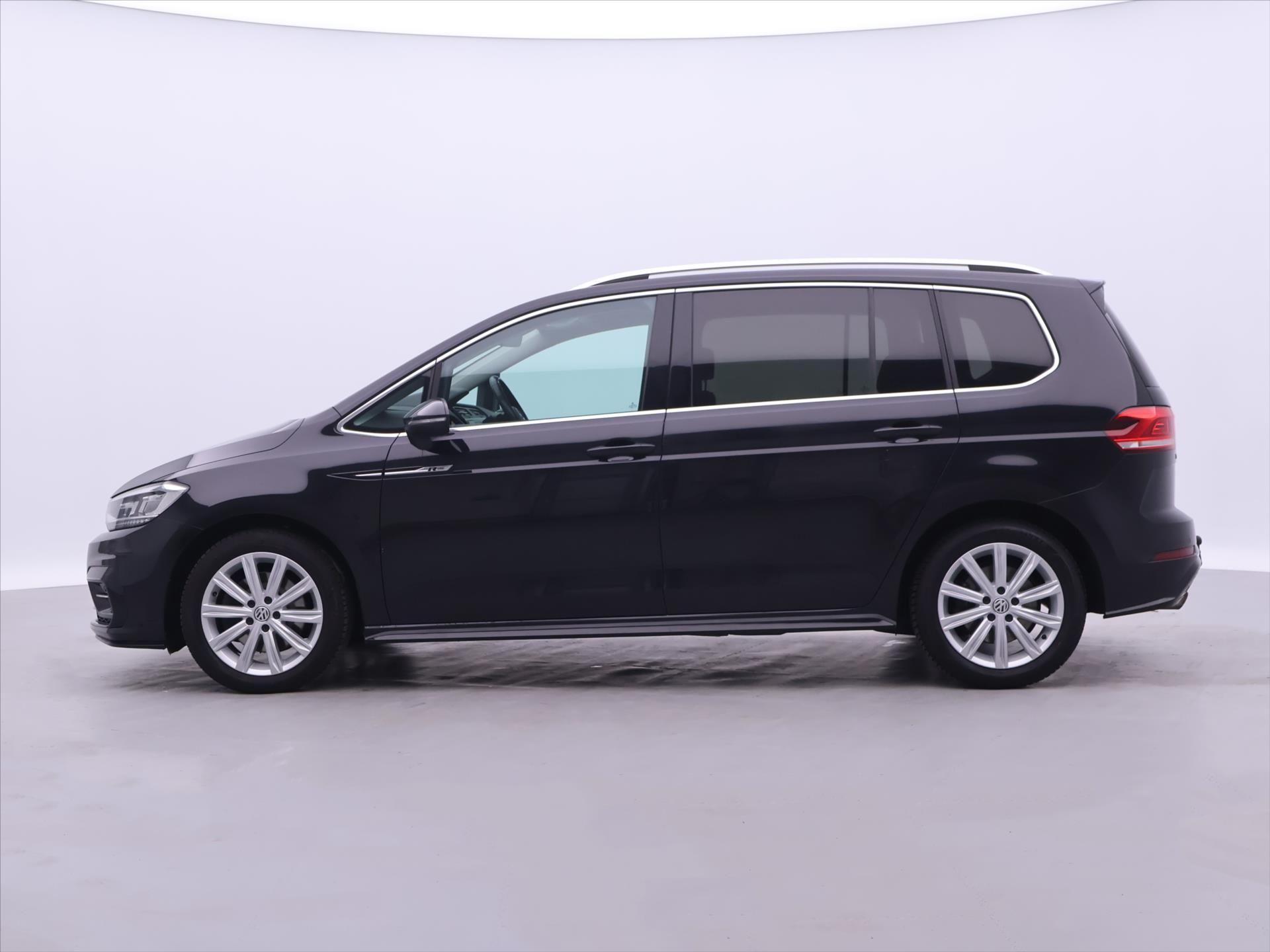 Volkswagen Touran, 1,8 TSI DSG R-line LED Panoram - fotka 4