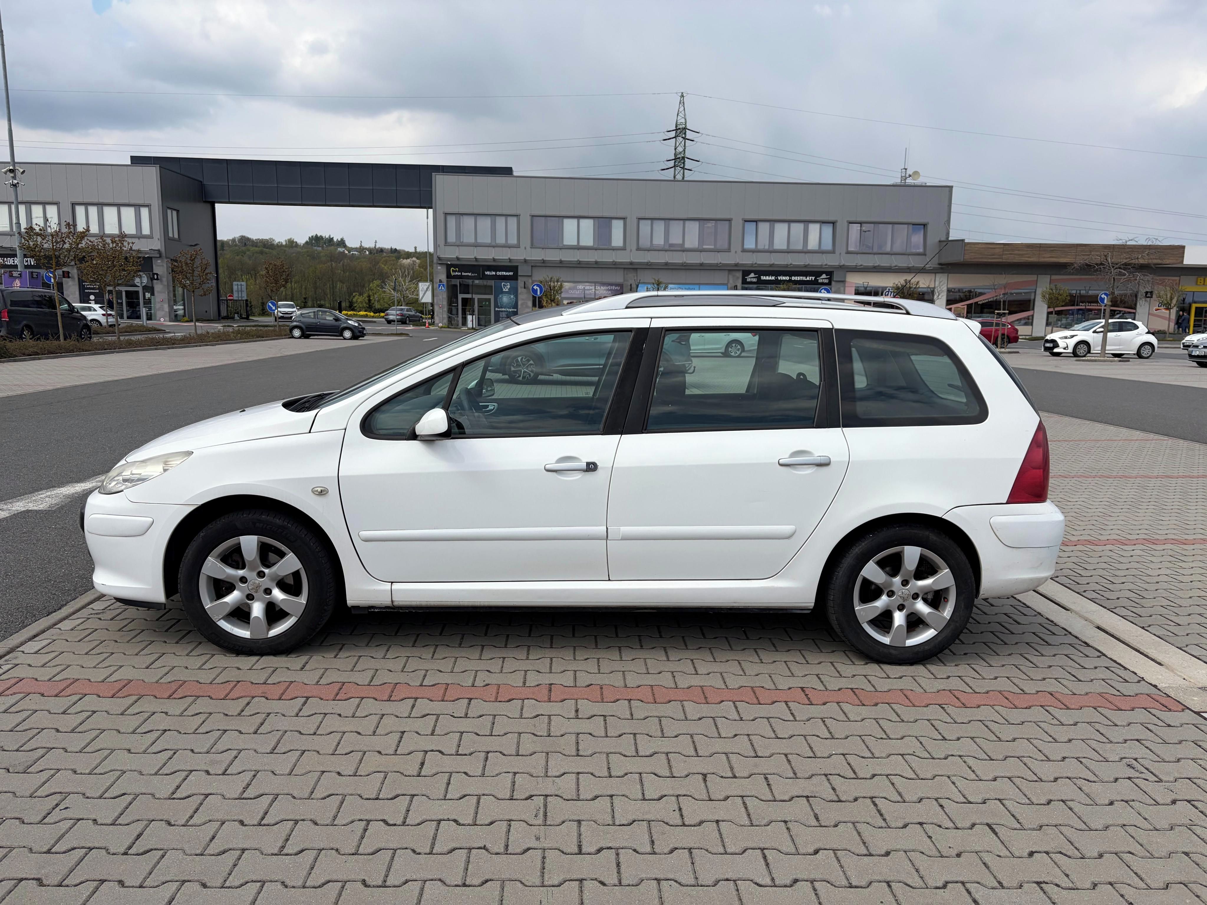 Peugeot 307, 1.6 HDi klima panorama 7 MÍST - fotka 6