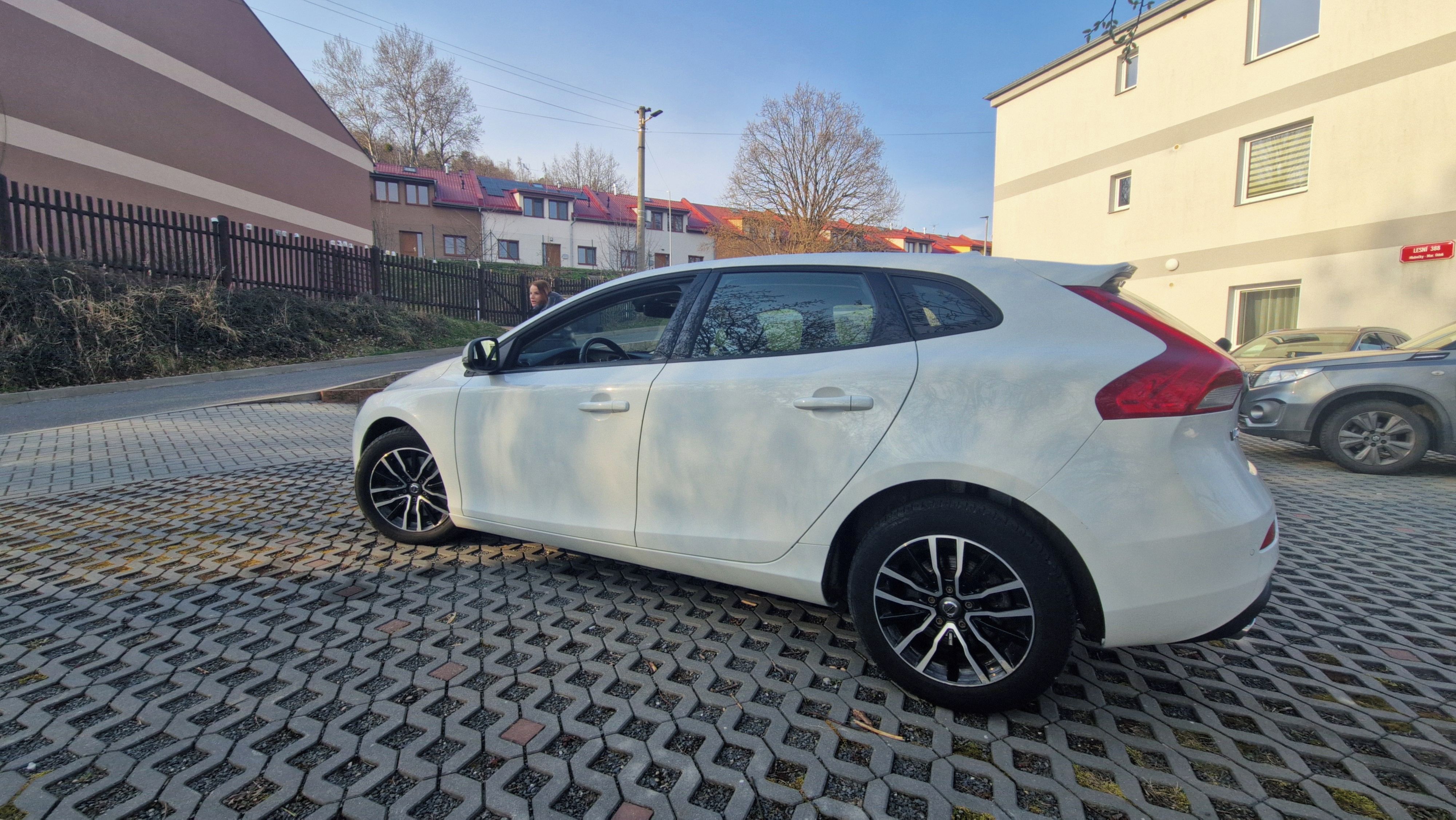 Volvo V40, VOLVO V40 D3 2.0 AUT., Z.PNEU - fotka 3