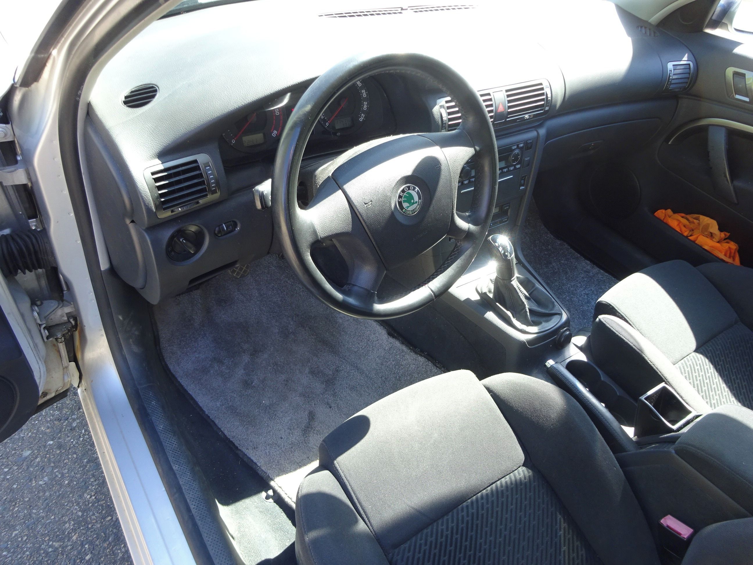 Škoda Superb, 1.9 TDI (96 KW) KLIMATRONIC - fotka 5