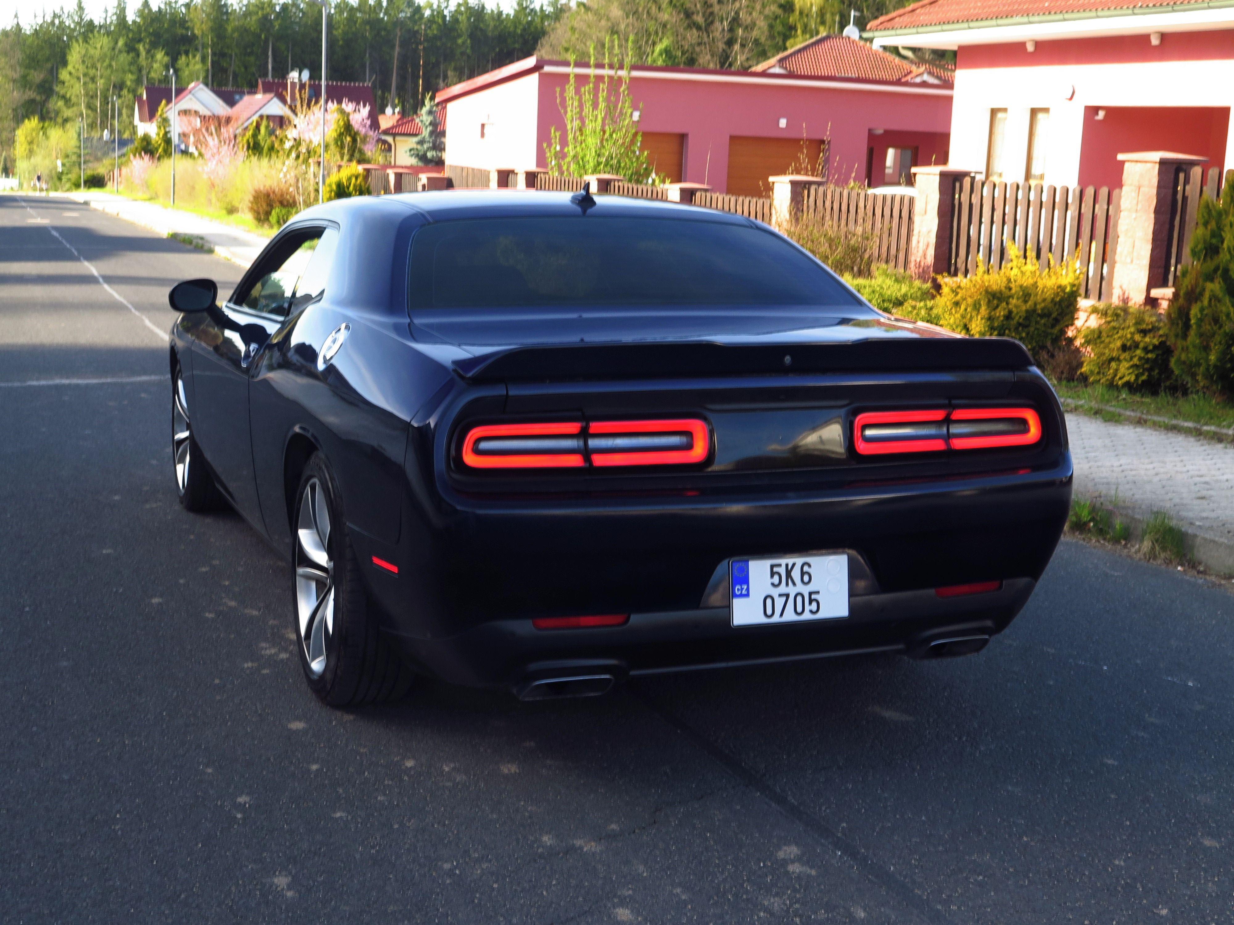 Dodge Challenger, 5.7 HEMI V8 SRT vzhled - DPH - fotka 5
