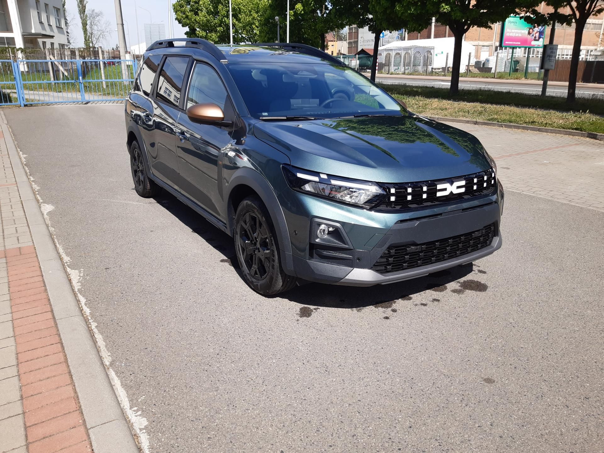 Dacia Jogger, Extreme 1,8 155k HYBRID 7 míst - fotka 2