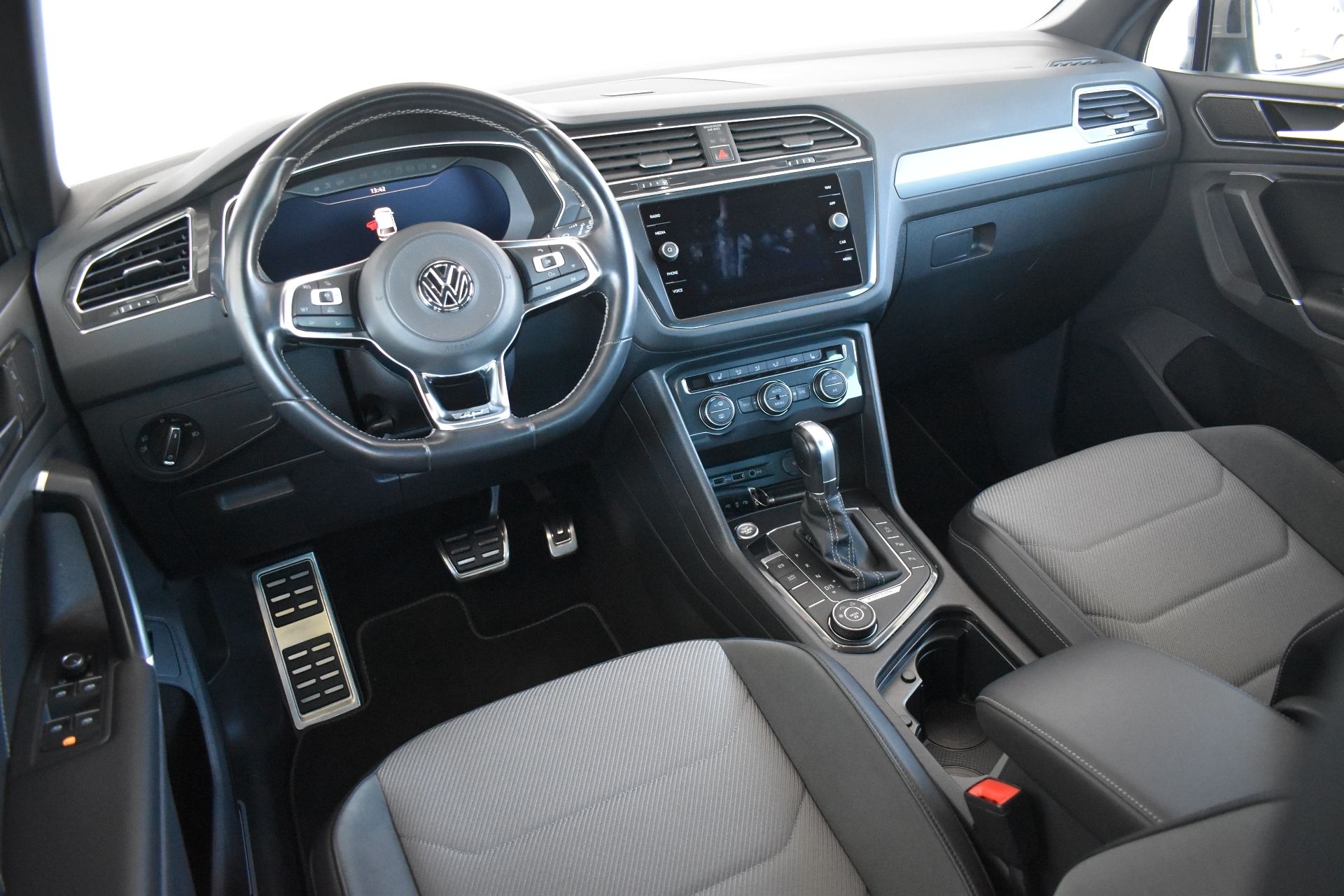 Volkswagen Tiguan, 2.0TDI 140kW R-Line DSG, LED - fotka 5