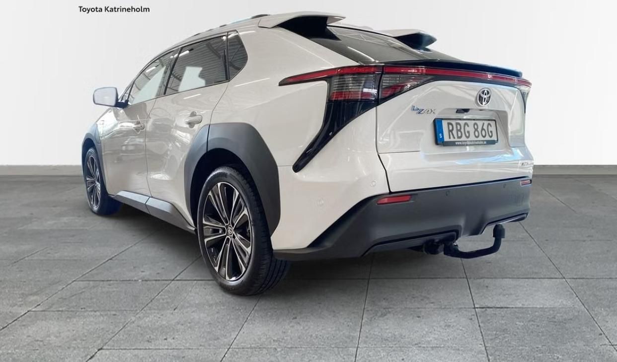 Toyota bZ4X, Executive AWD 360kam Tažné - fotka 2