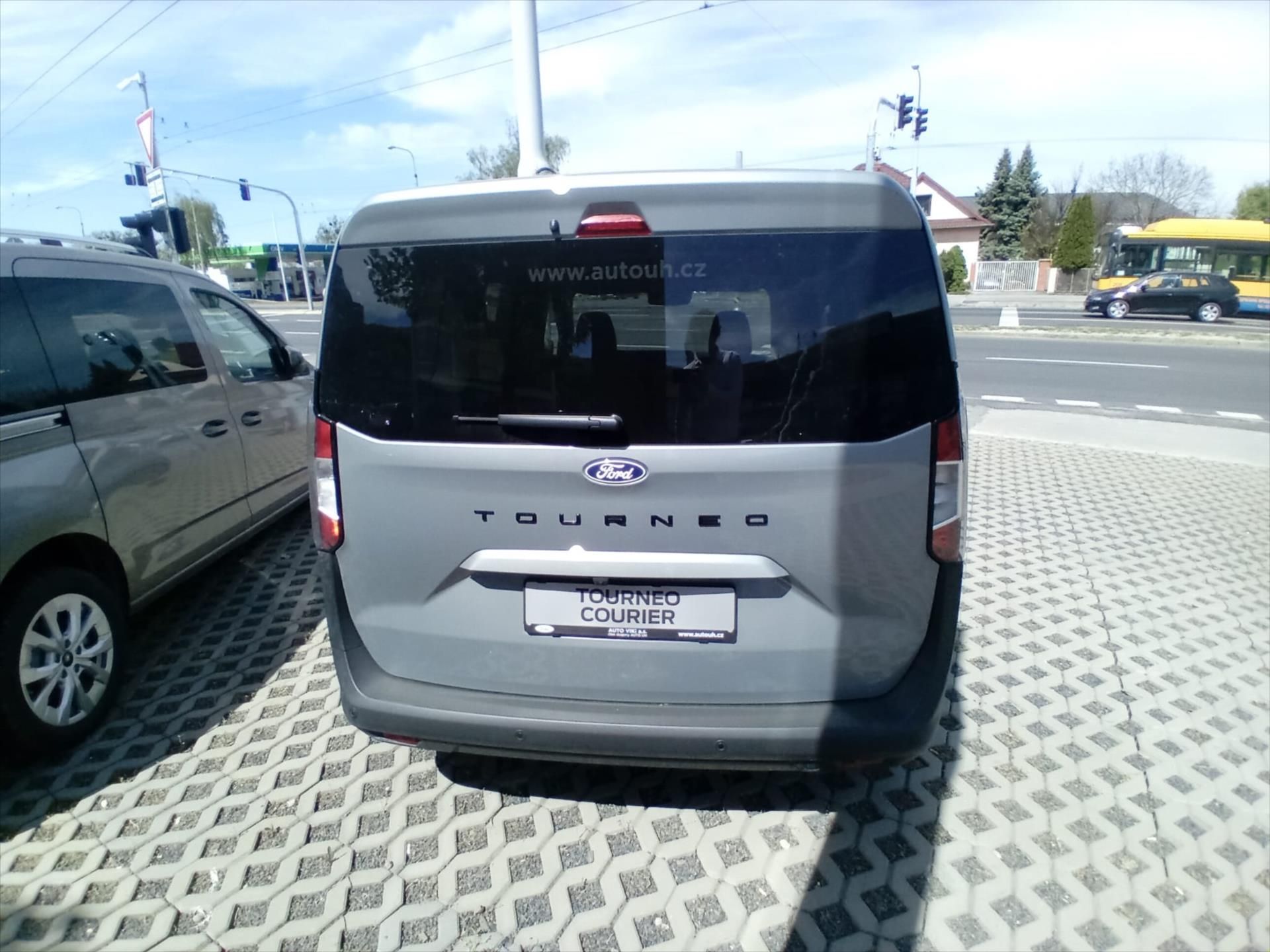 Ford Tourneo Courier, 1,0 92 kW/125k  Titanium - fotka 6