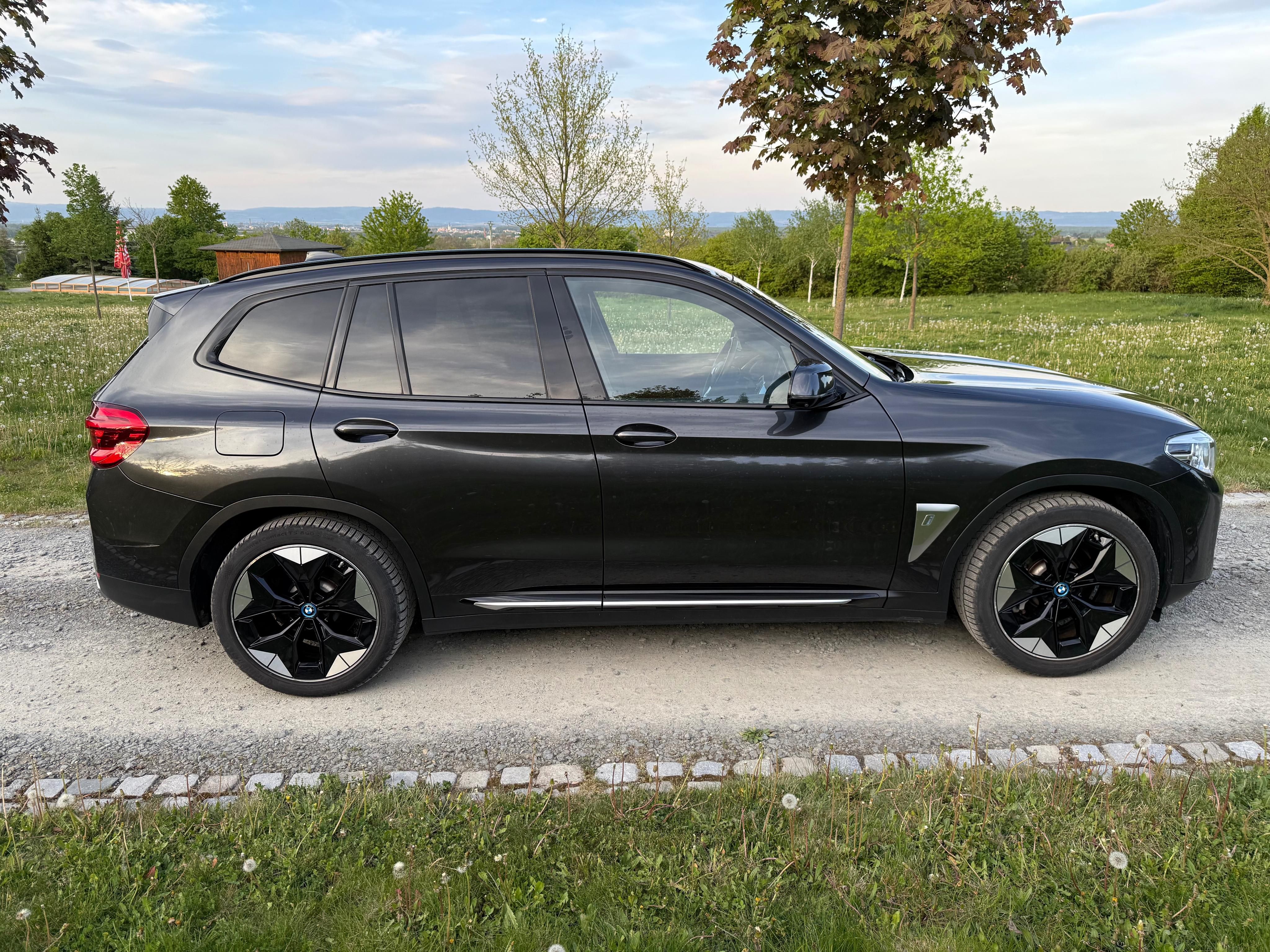 BMW iX3, High Executive 80 kWh SoH 92% - fotka 5