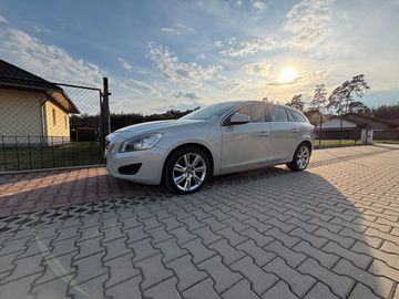 Volvo V60 2.4 D5 4x4 (AWD)