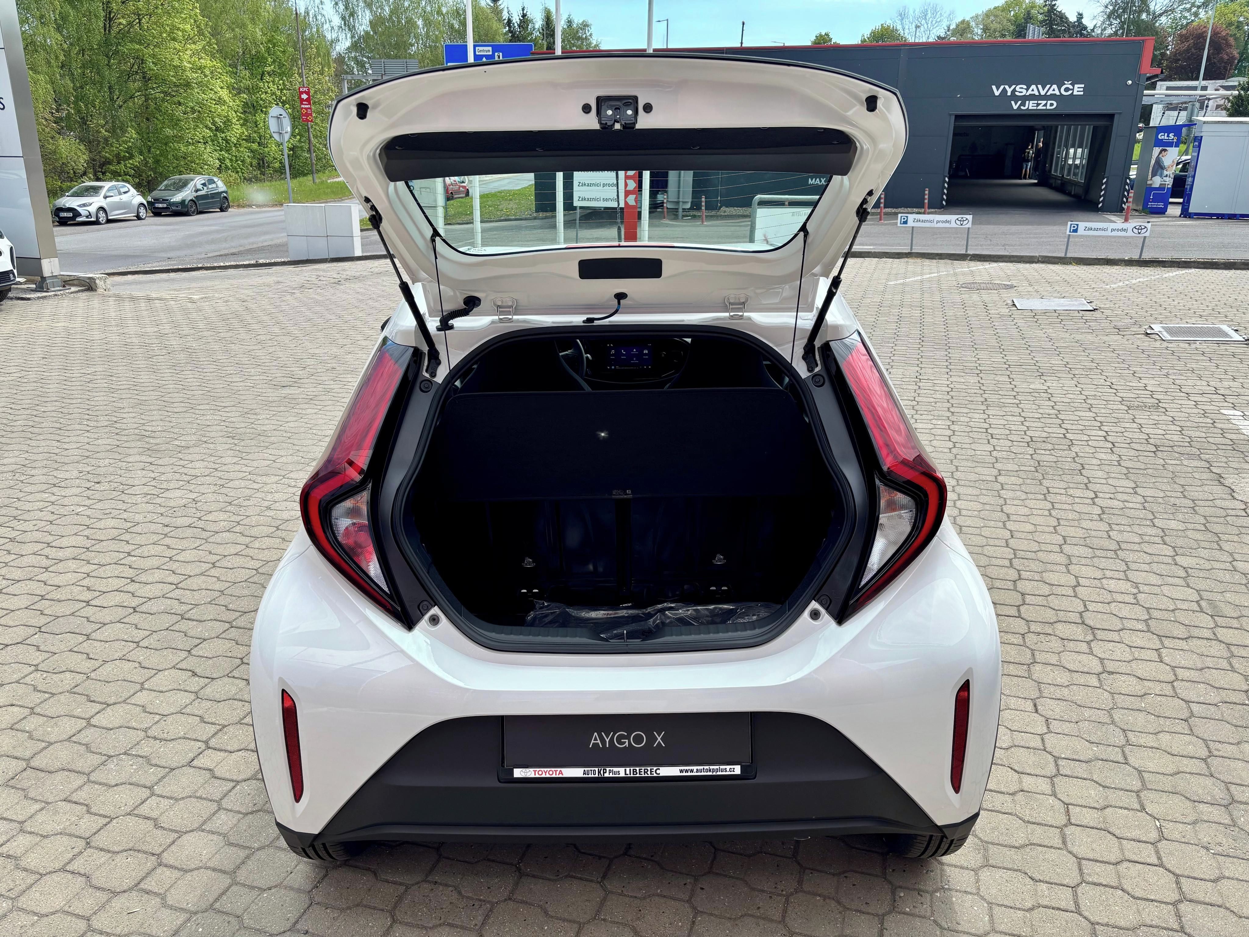 Toyota Aygo, 1,5 HEV 116k Active - fotka 6