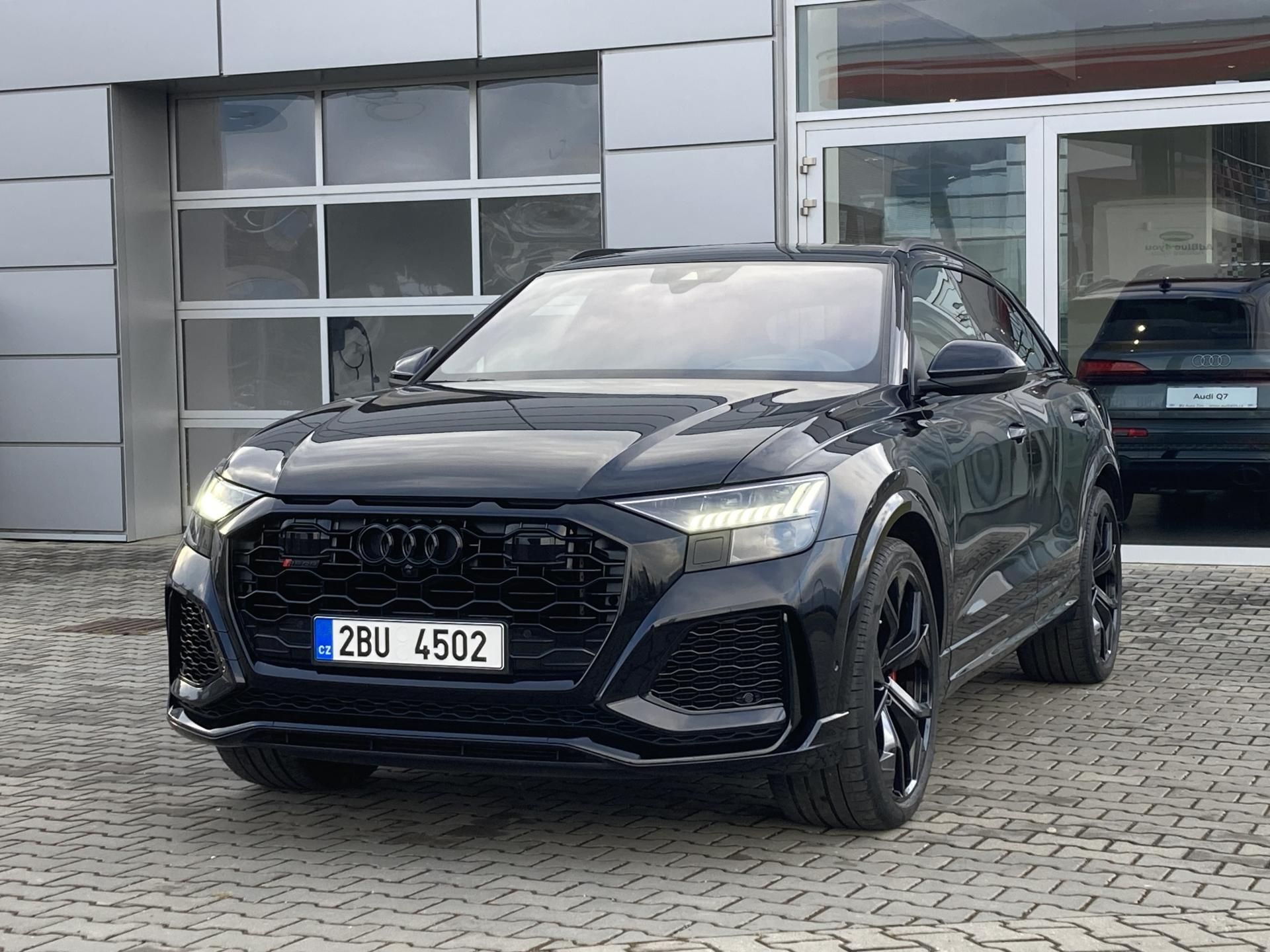 Audi RS Q8, výfuk Akrapovič, TOP stav!