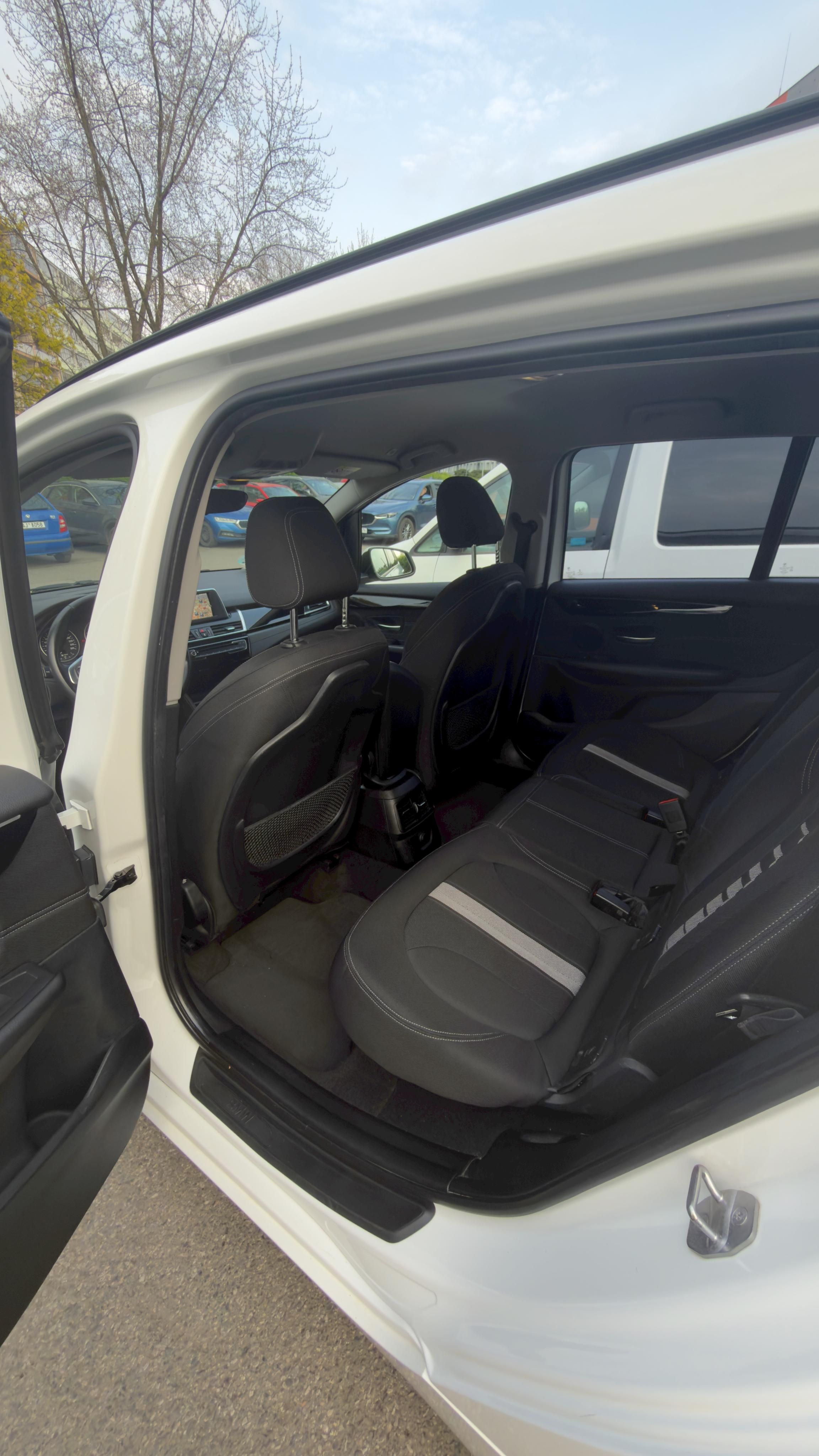 BMW Řada 2, 218d Gran Tourer - fotka 6
