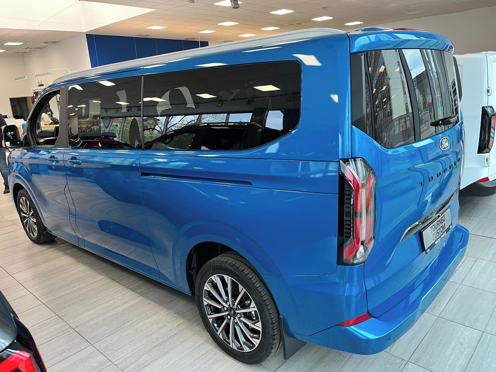 Ford Tourneo Custom, Titanium X L2 2.0EcoBlue 125kW - fotka 4