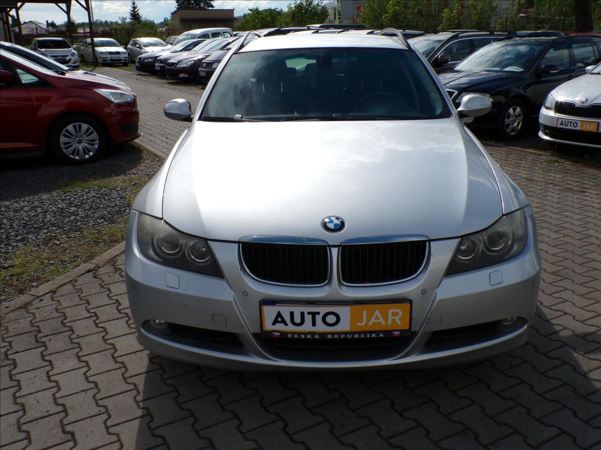 BMW Řada 3, 2,0 318D  XENONY - fotka 2