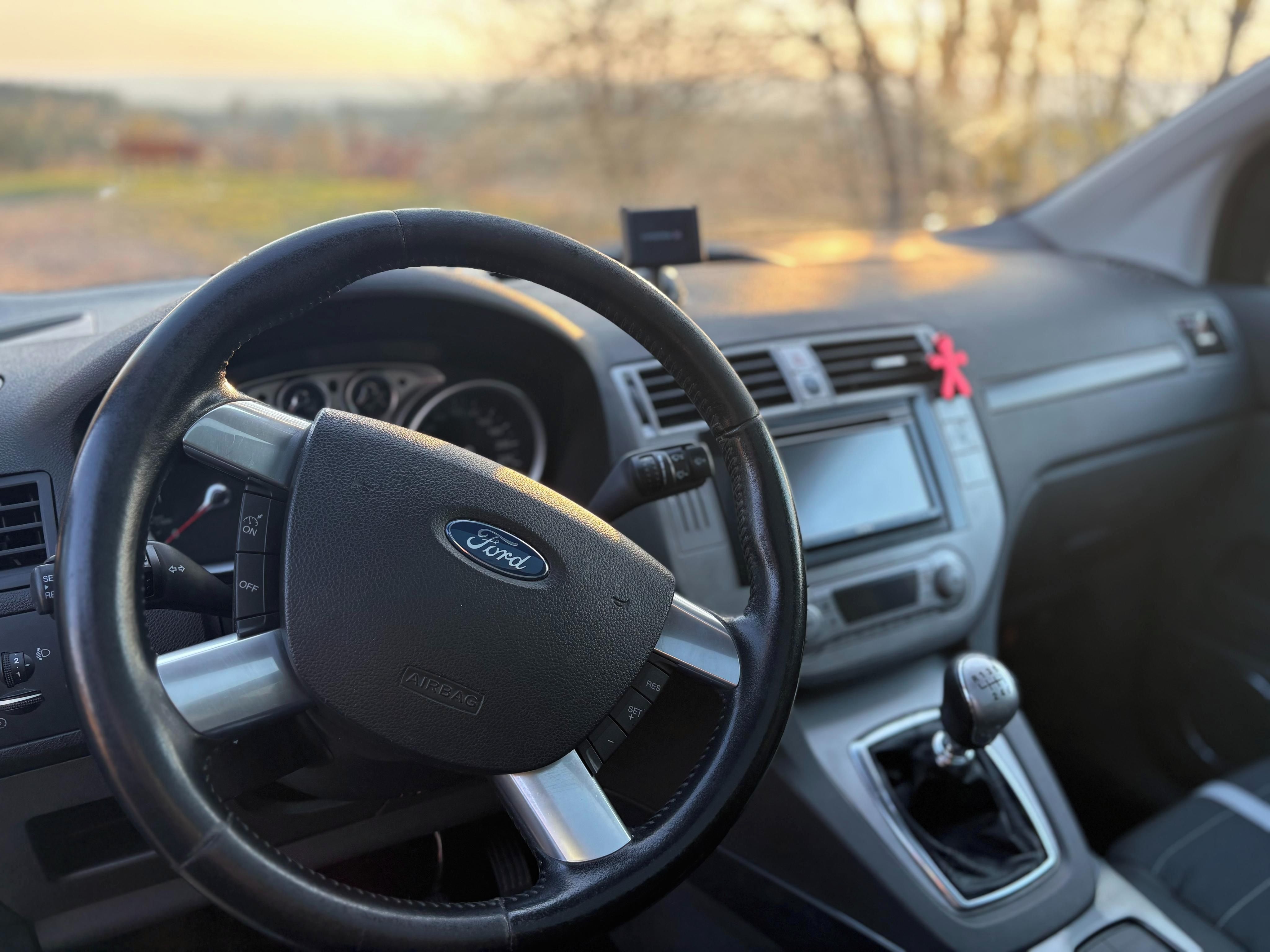 Ford Kuga, FORD KUGA 2,0 TDI  4x4 - fotka 6