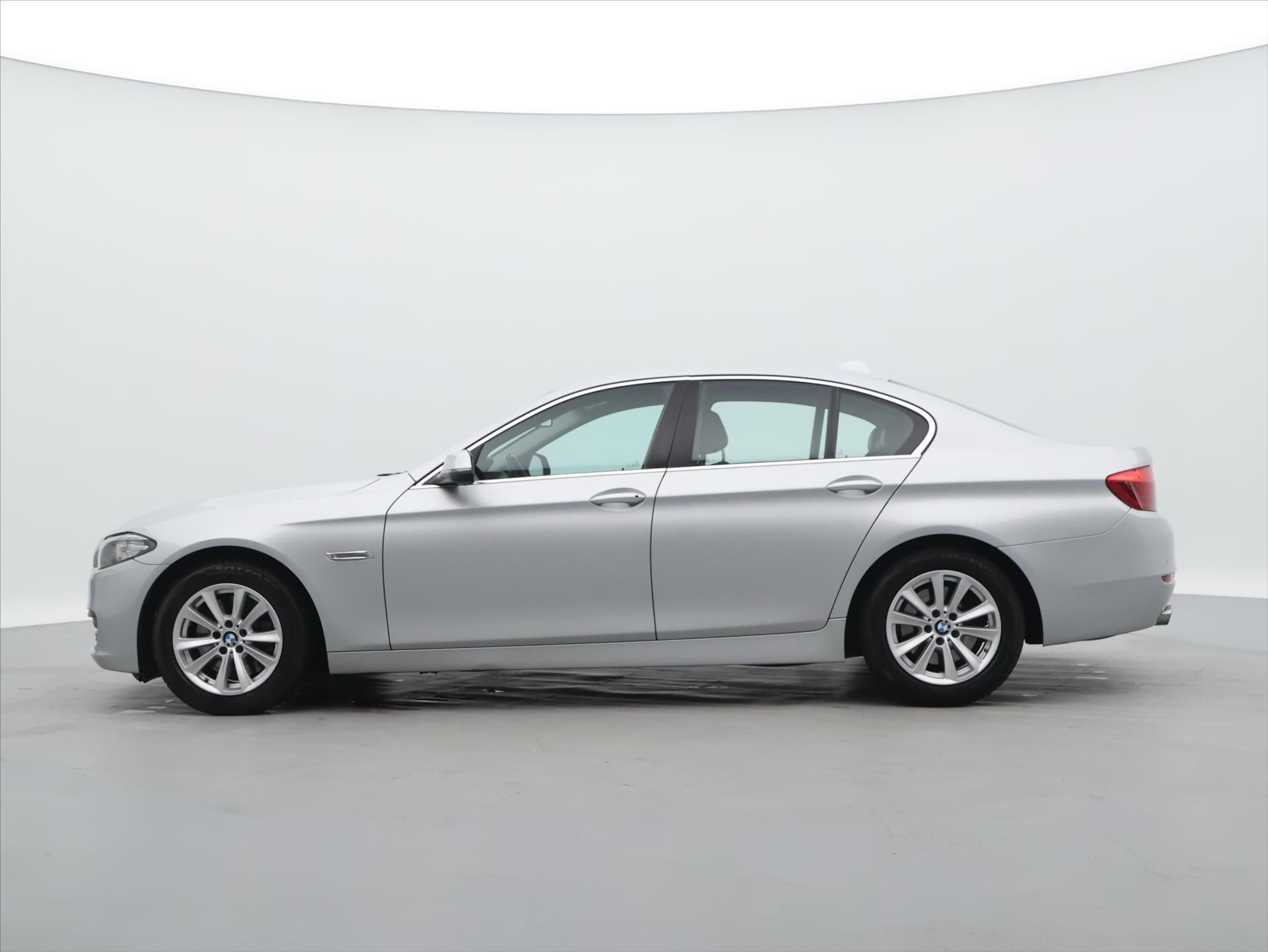 BMW Řada 5, 2,0 525da 160kW xDrive CZ - fotka 4