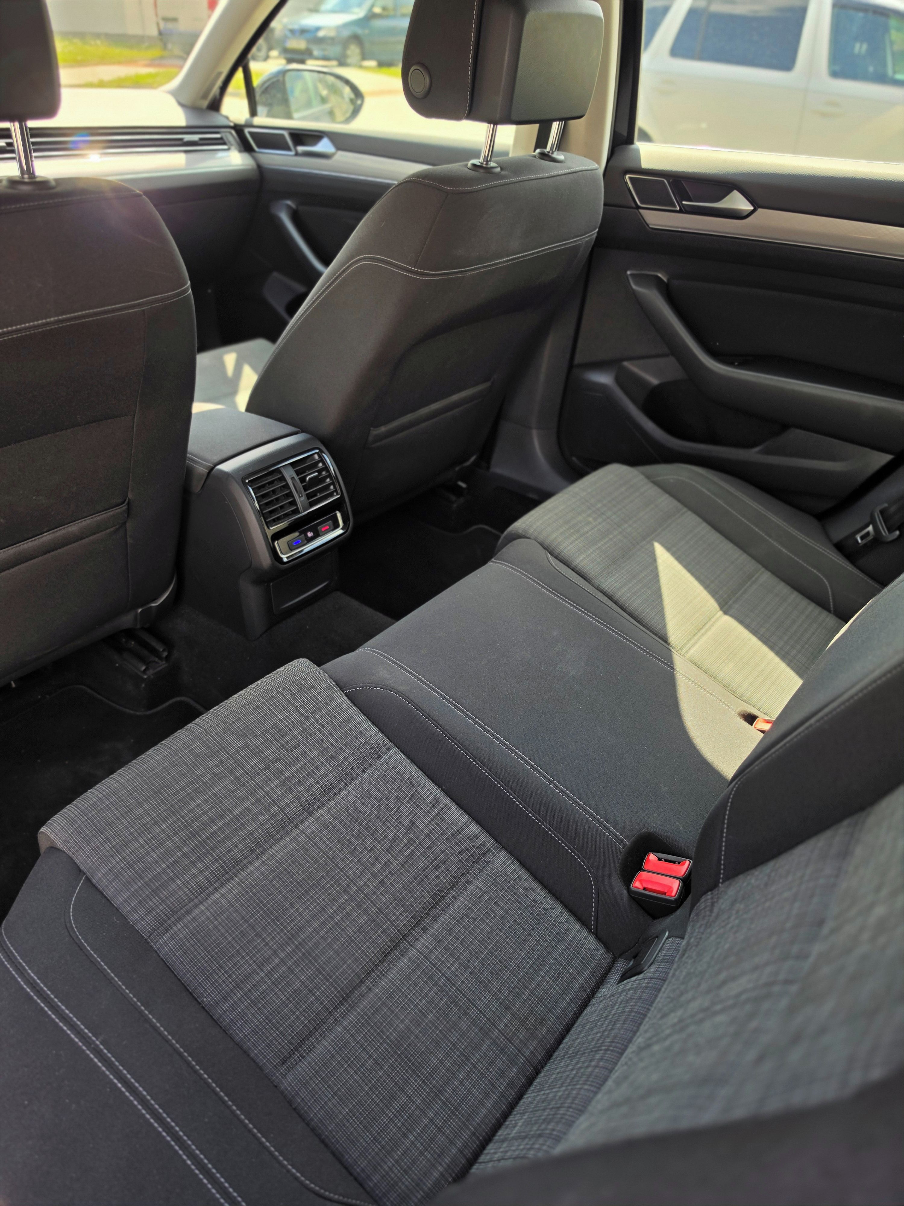 Volkswagen Passat, 2.0TDI, DSG, Serviska, Kamera - fotka 5
