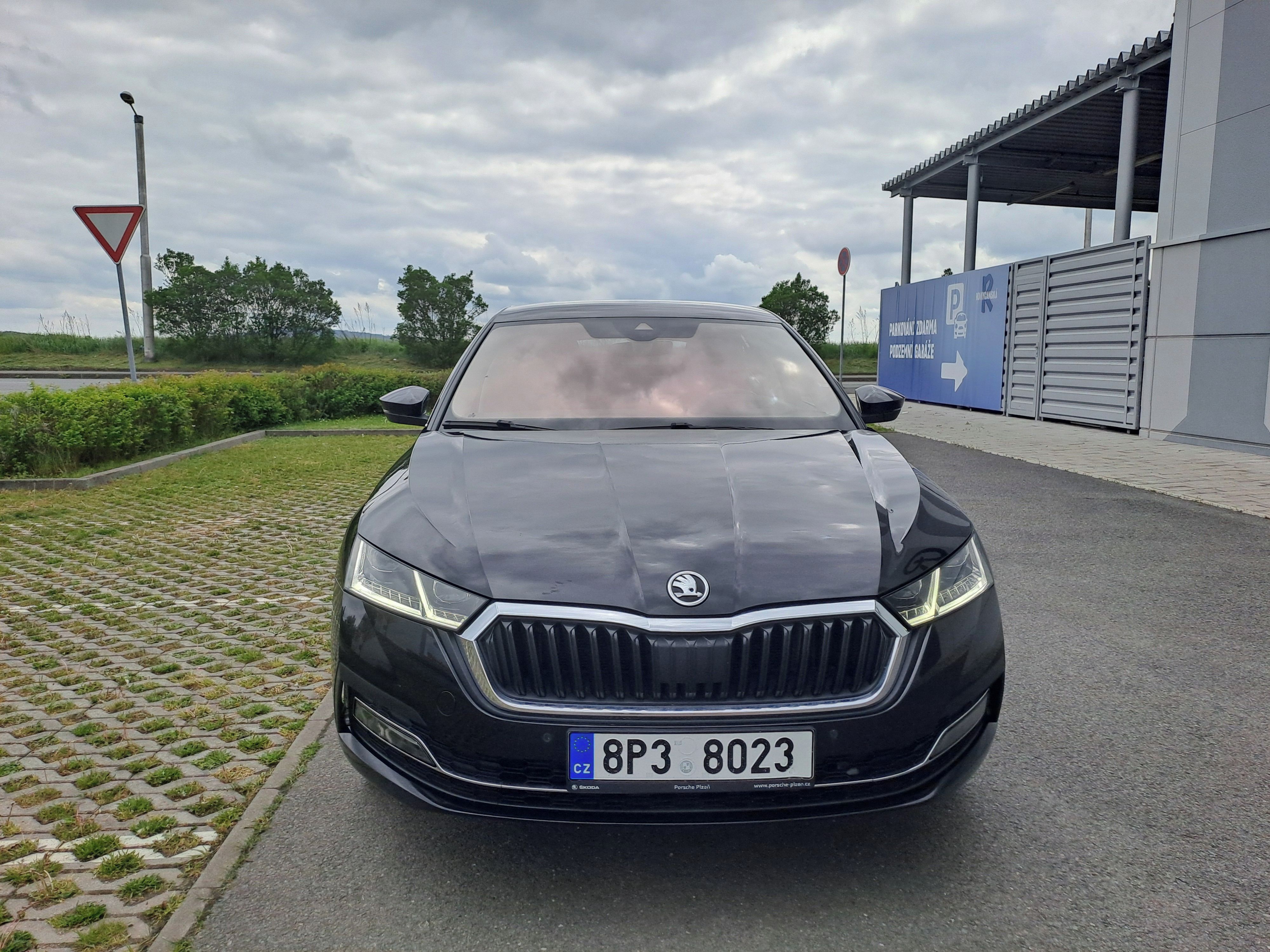 Škoda Octavia, 2.0TDI 1.MAJ ELEGANCE! KRÁSNÁ! - fotka 2