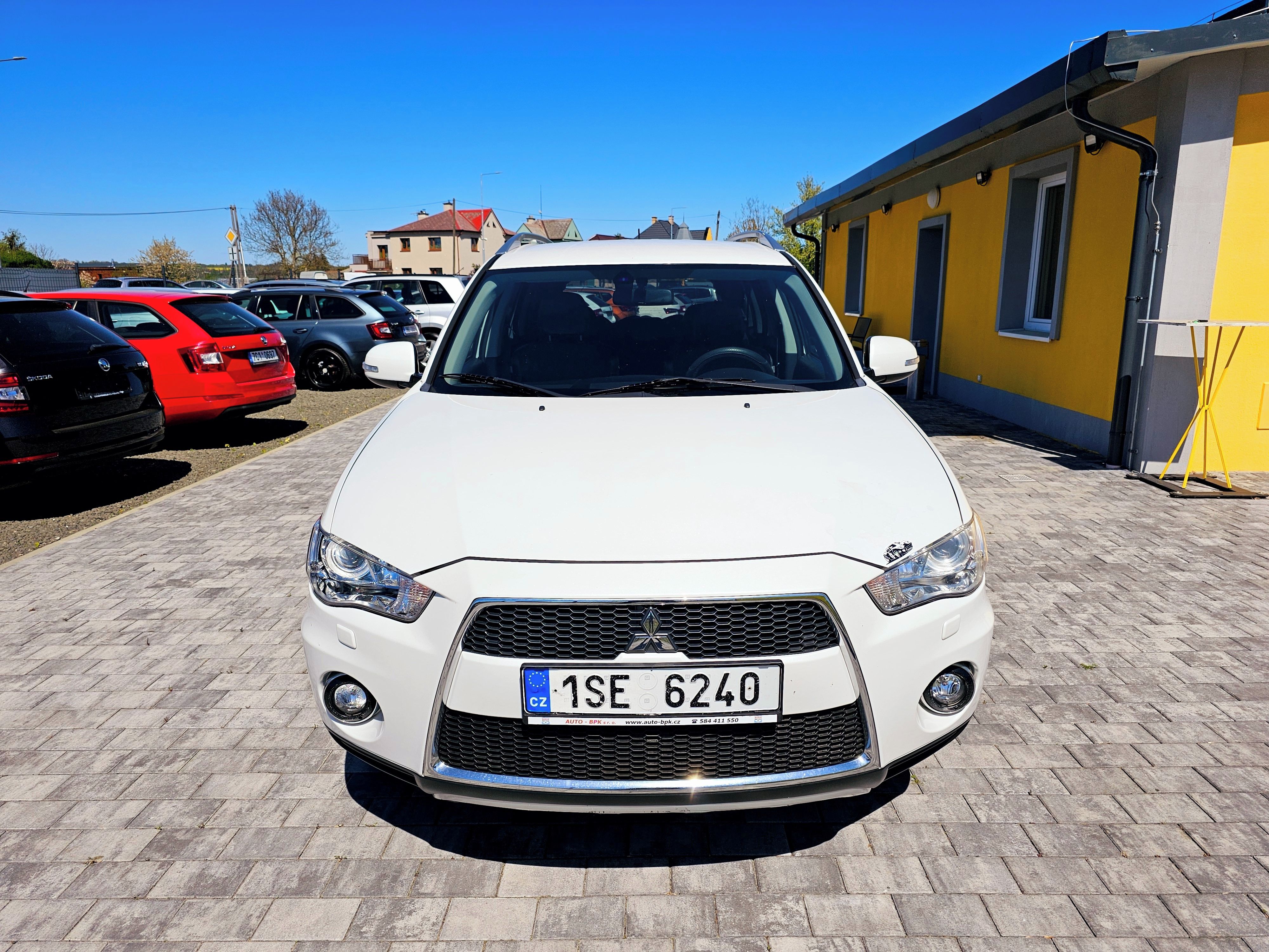 Mitsubishi Outlander, 2.2  DI-D TC-SST Intense Plus - fotka 2