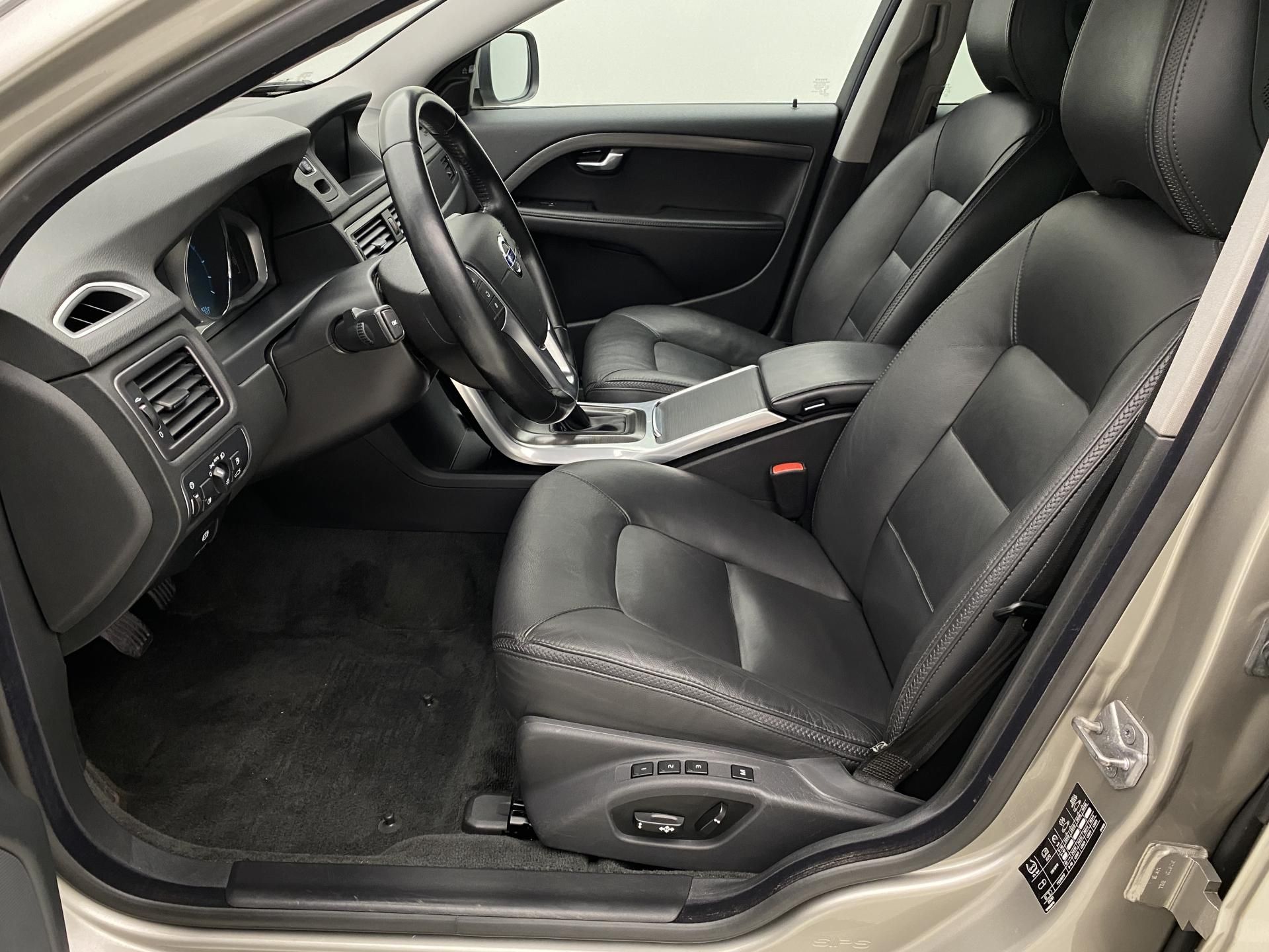 Volvo XC70, D3 AWD SUMMUM AUT - fotka 3