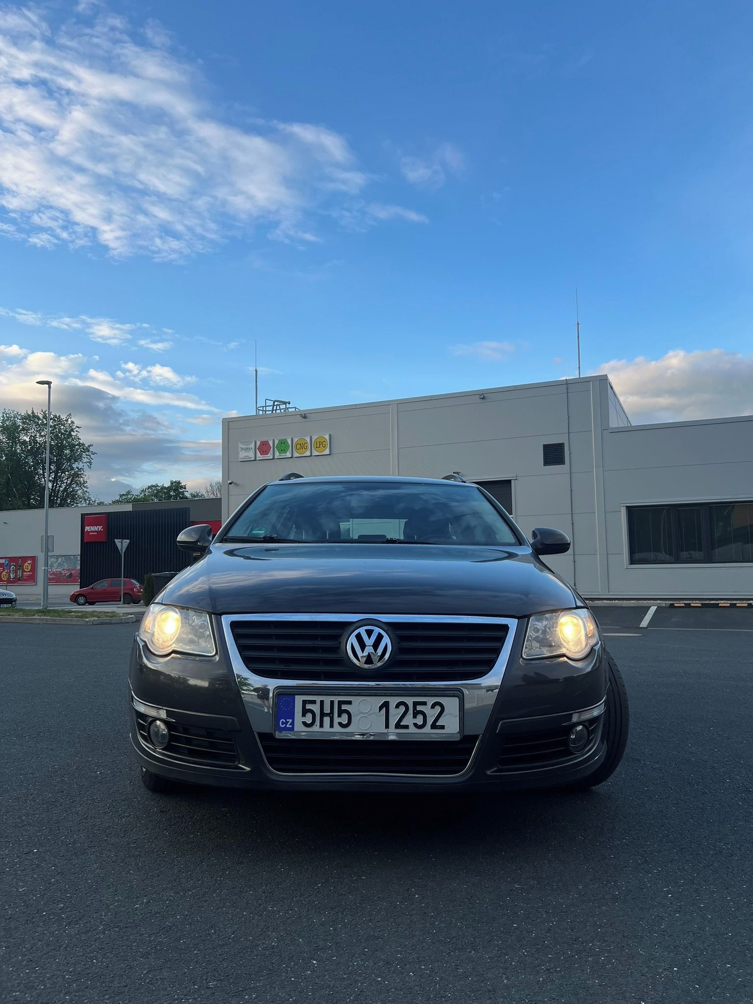 Volkswagen Passat, 2.0 TDI 103kw/AUTOMAT/NOVÁ STK - fotka 2