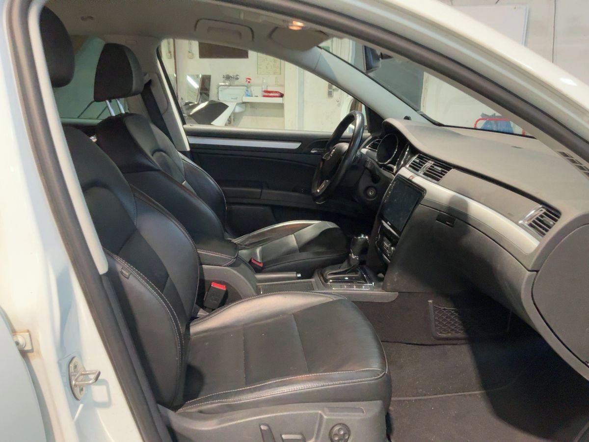 Škoda Superb, 2.0 Tdi 125 KůŽE DSG BI-XENONY - fotka 3