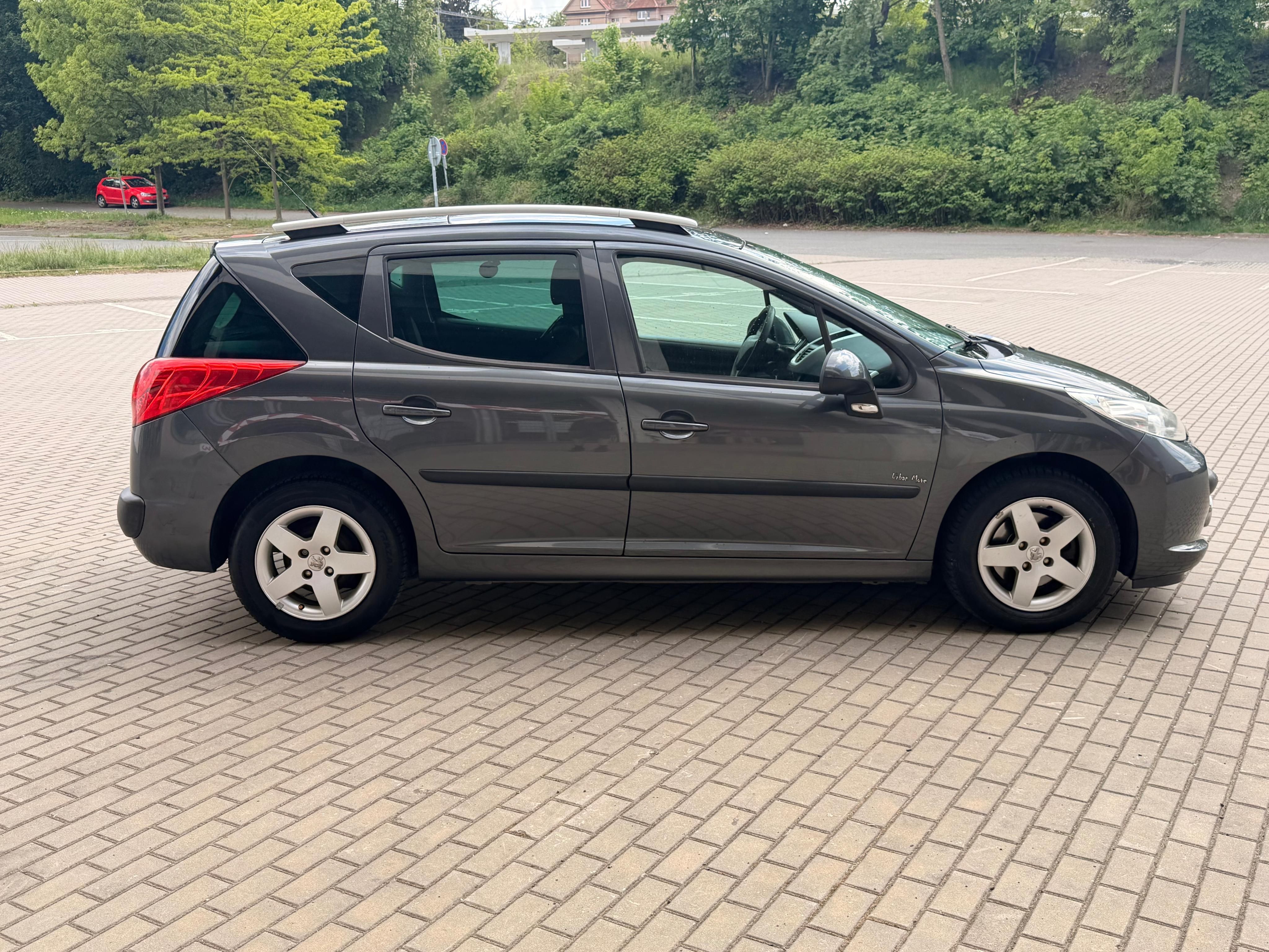 Peugeot 207, 1,4VTi, 70kw, Panorama - fotka 6