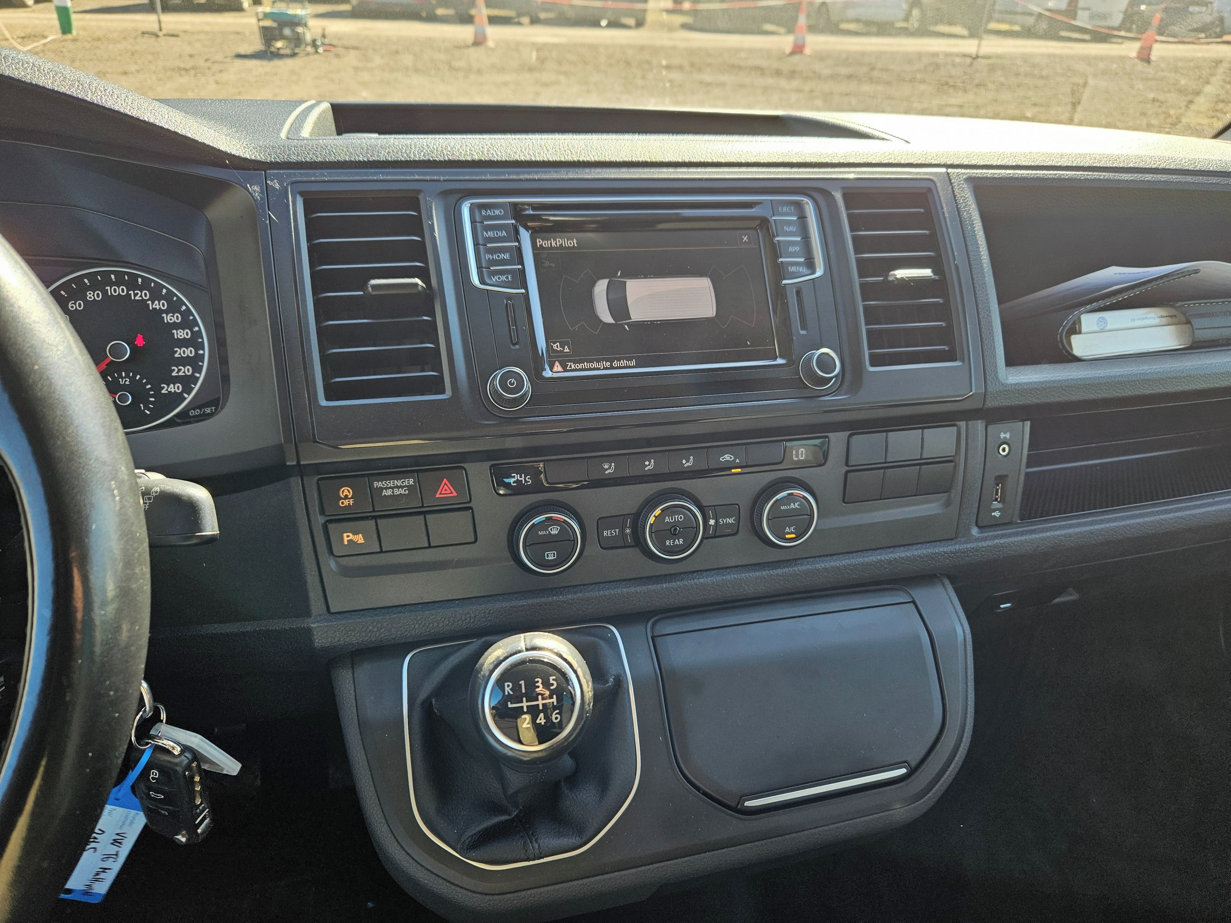 Volkswagen Multivan, 2.0 TDI Multivan Trendline - fotka 2