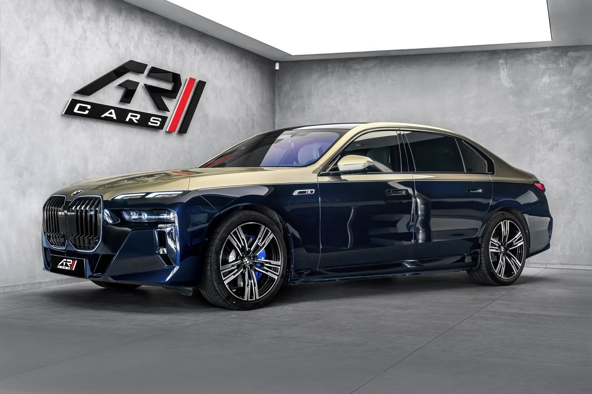 BMW, 60 M-Sport Individual Theatre