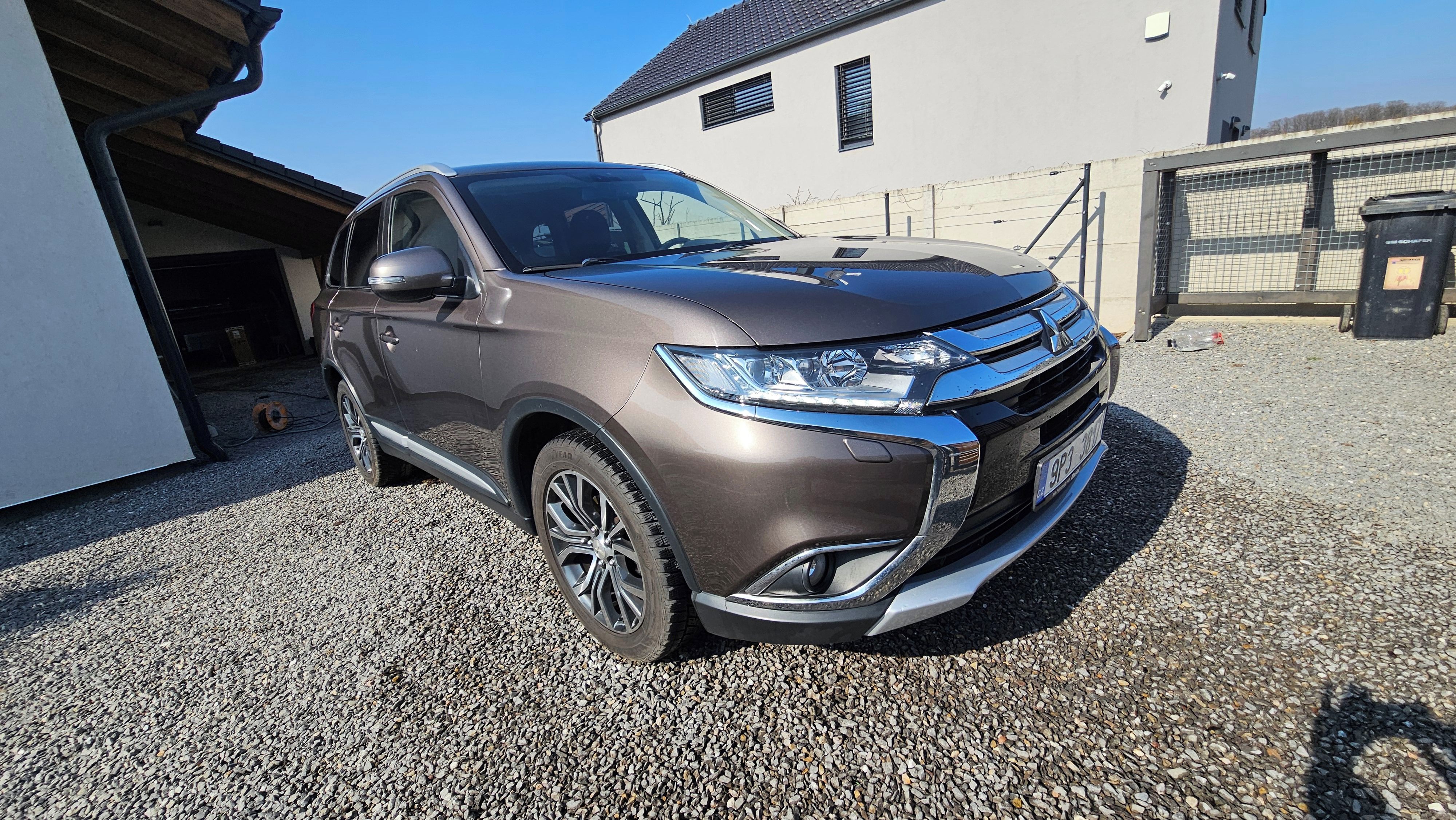 Mitsubishi Outlander, 2,2 D,automat 4x4, androidauto - fotka 2