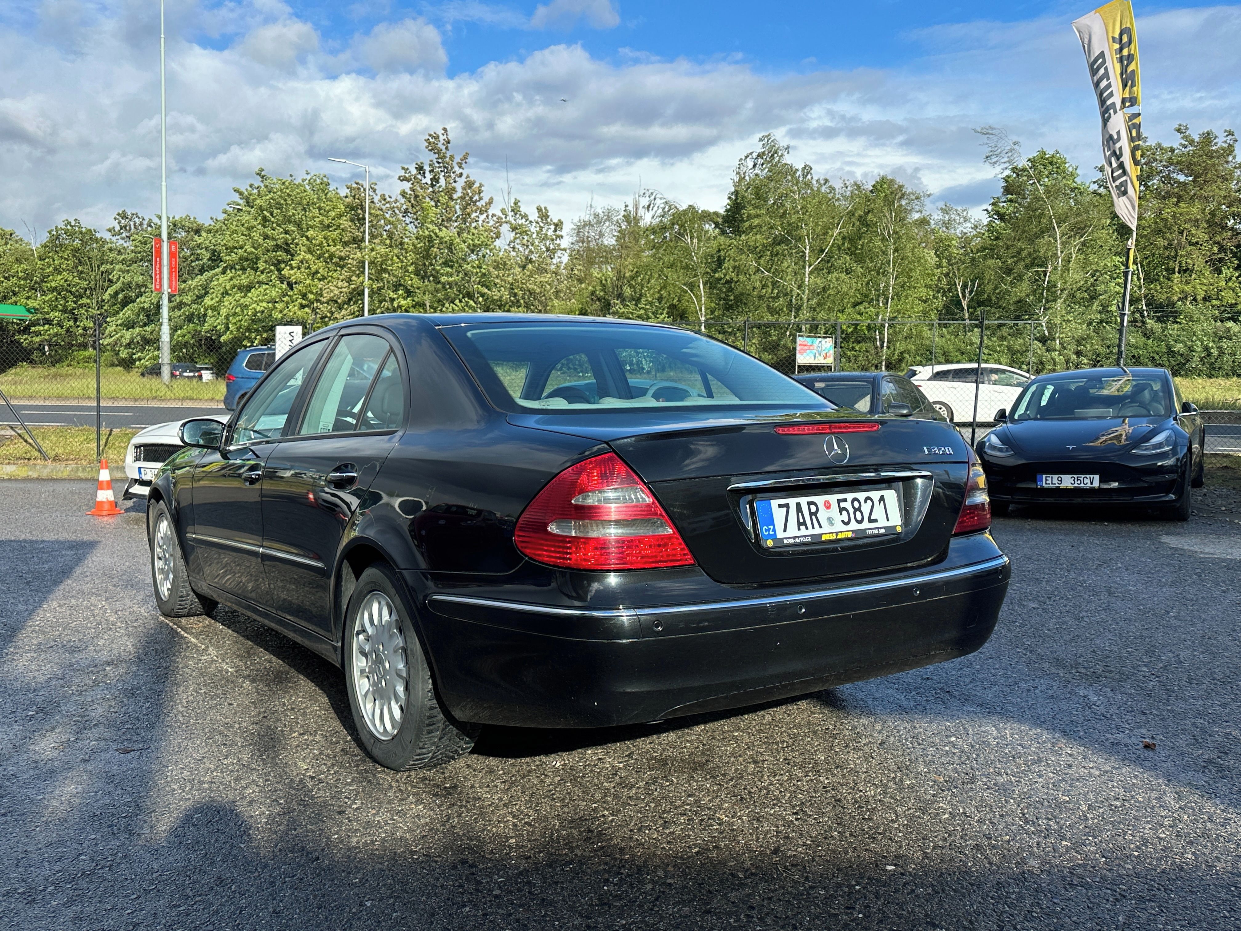 Mercedes-Benz Třídy E, Mercedes-Benz E 320 2004 - fotka 6
