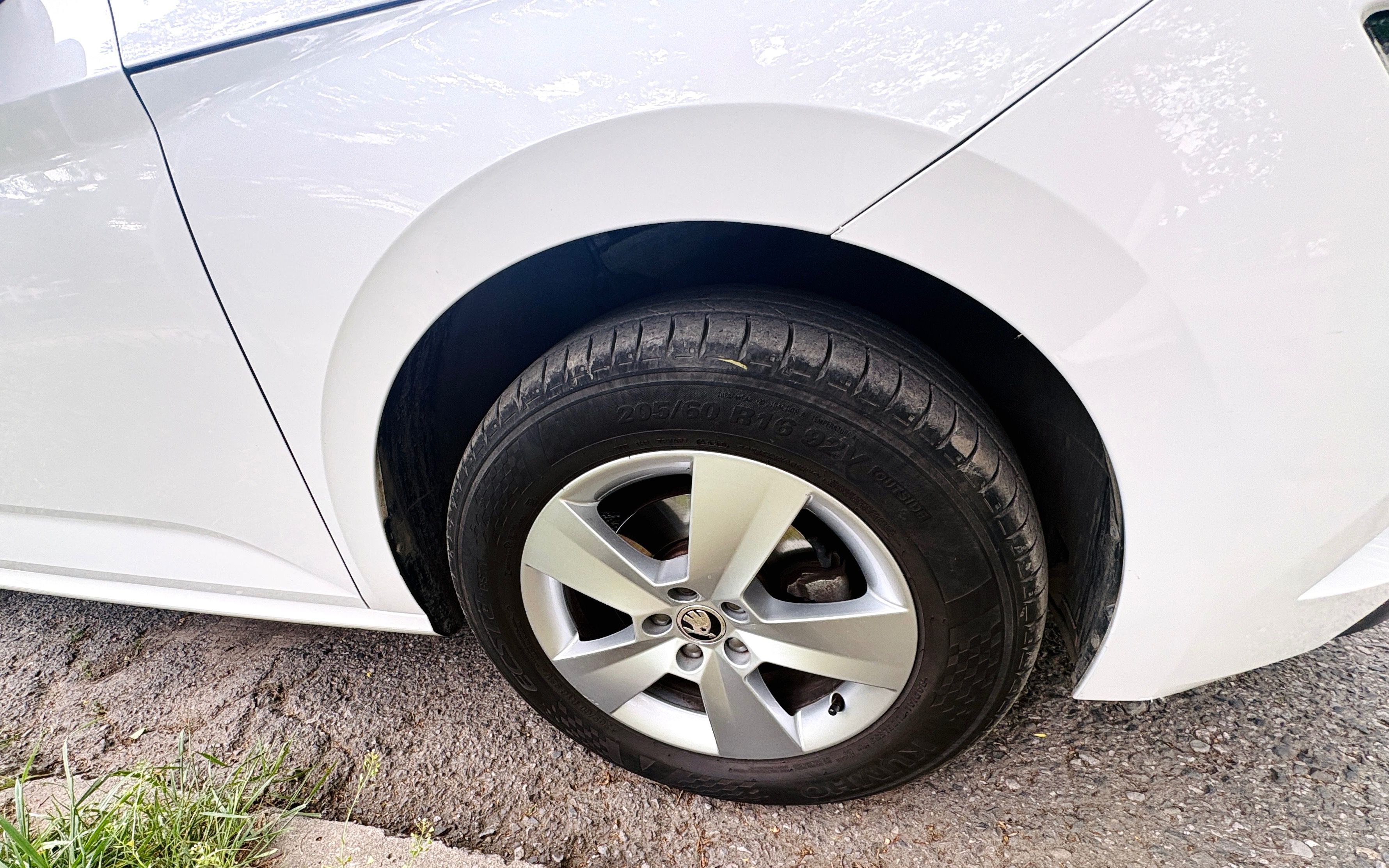 Škoda Kamiq, Škoda Kamiq 1,0 TSI 70kW Bílá - fotka 6