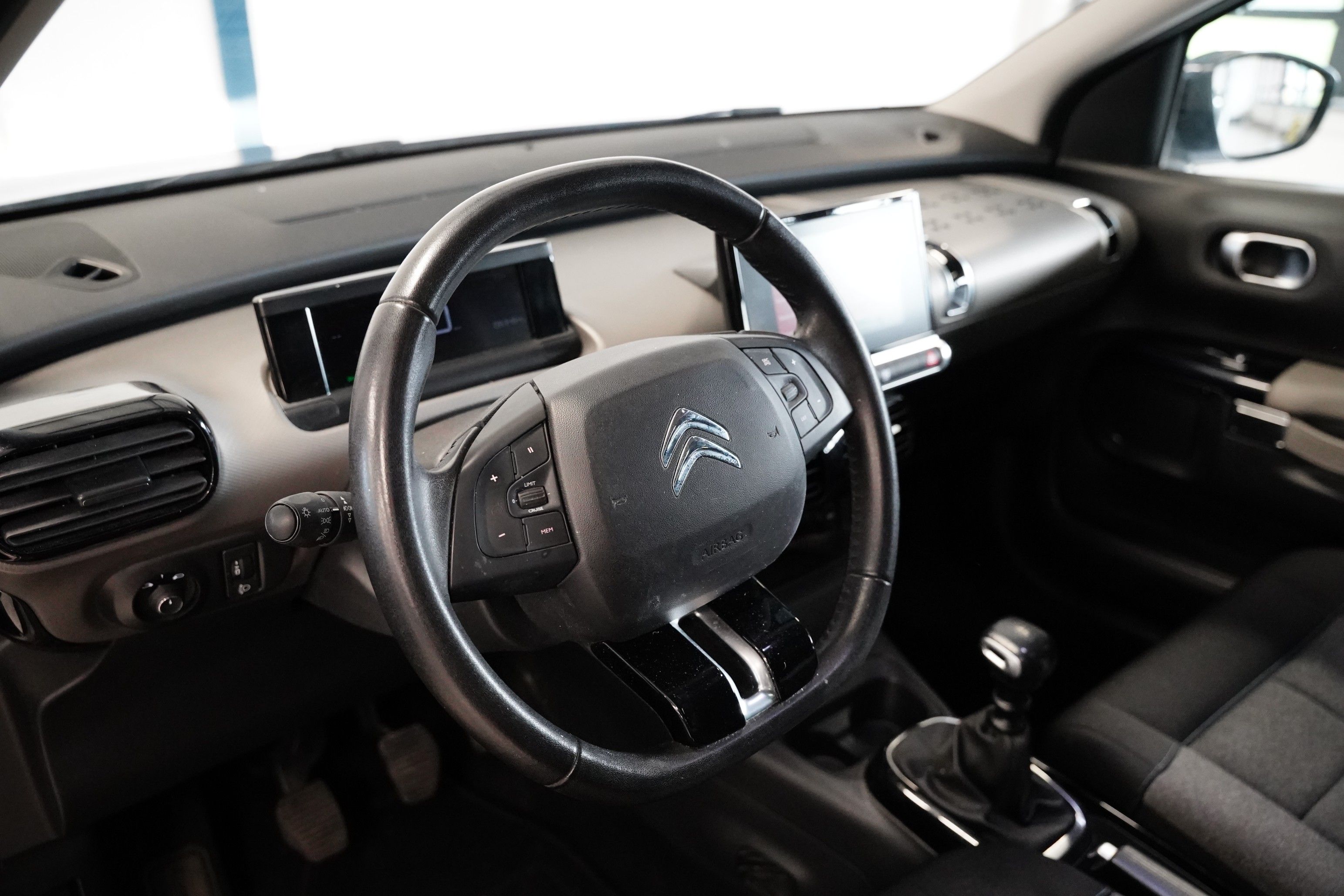 Citroën C4 Cactus, 1.2 PureTech 81 kW Shine - fotka 6
