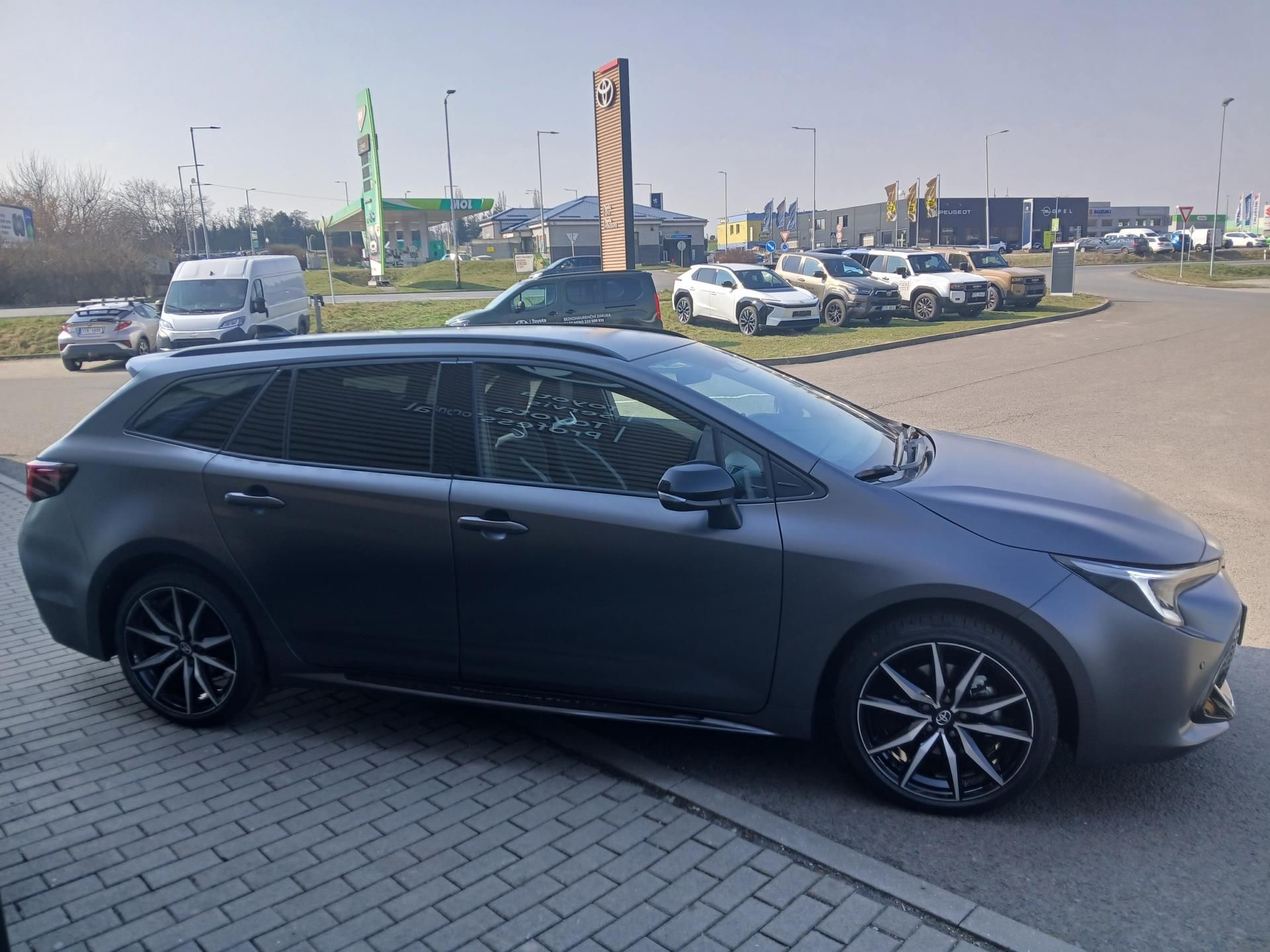 Toyota Corolla, 2.0 HEV E-CVT, GR Sport - fotka 4