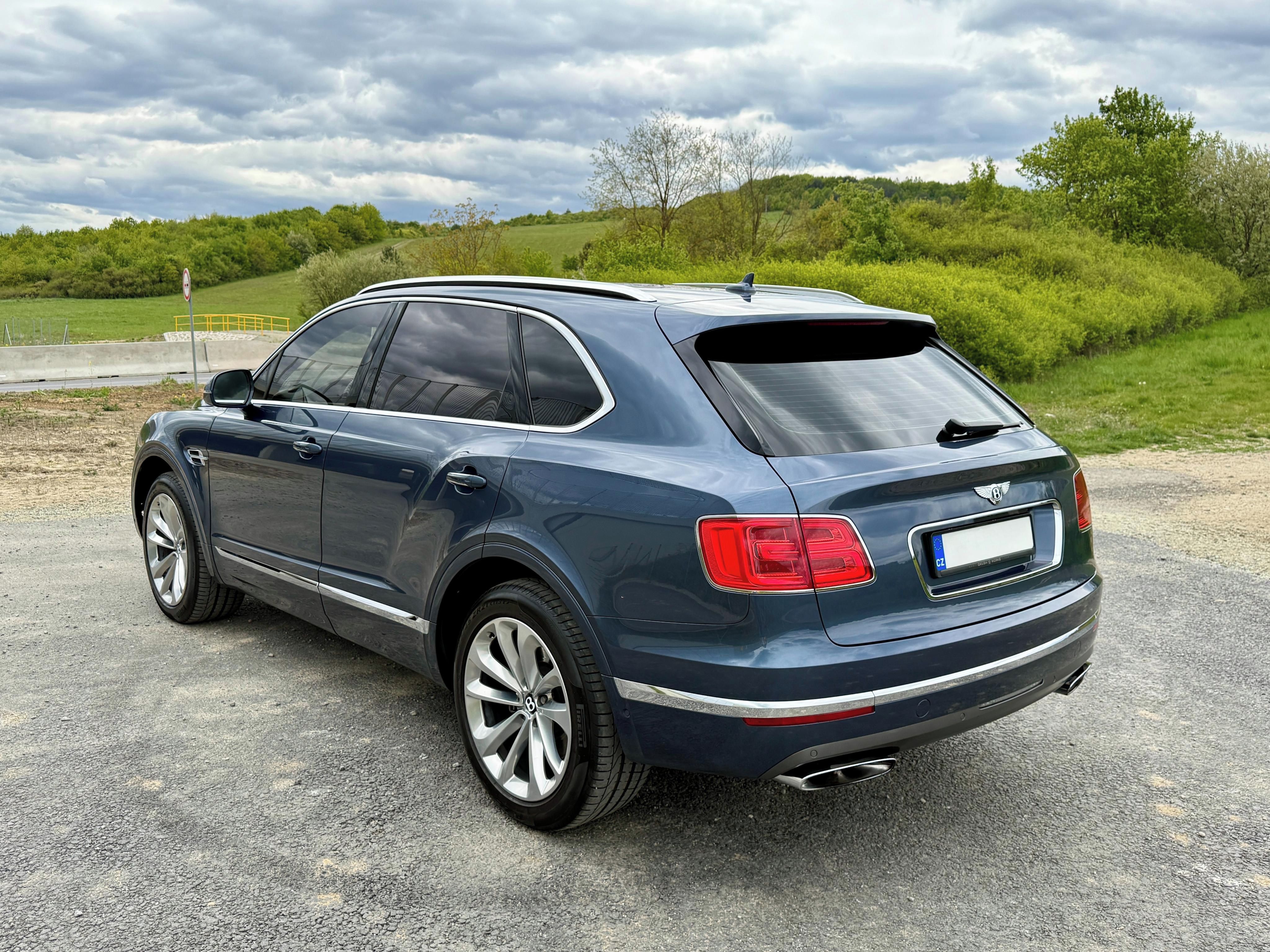 Bentley Bentayga, 6.0 W12, 4WD, 4 místné - fotka 6