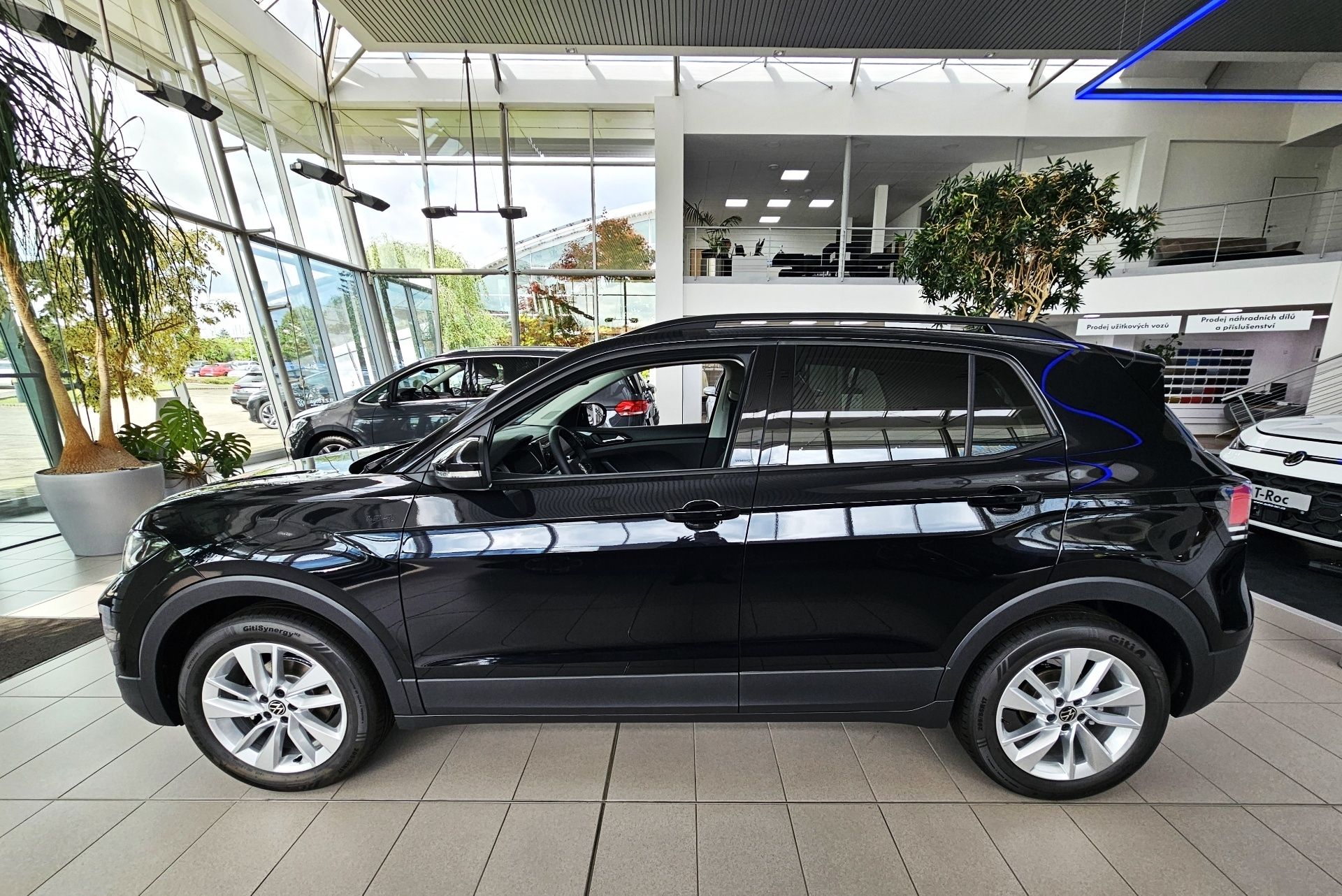 Volkswagen T-Cross, PEOPLE 1.0 TSI 85 kW 7DSG - fotka 3