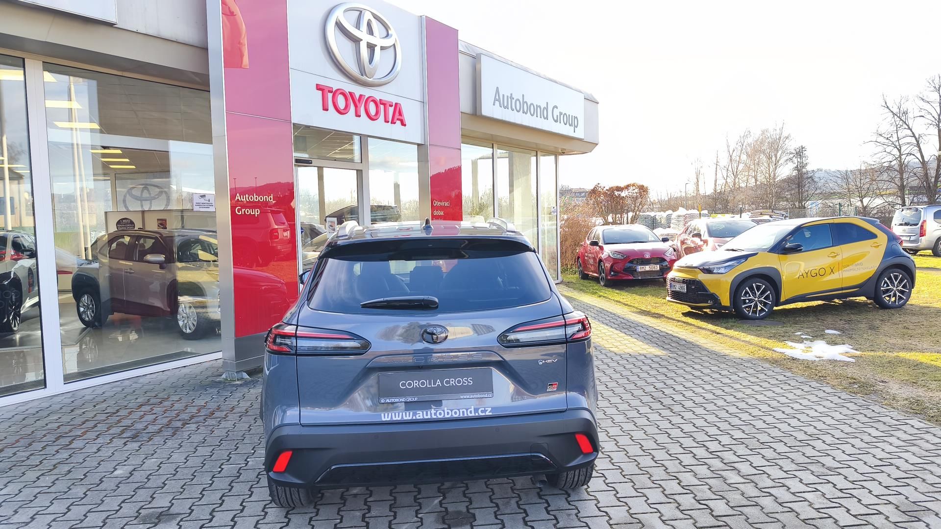 Toyota Corolla Cross, 2.0 HEV 4X4 - GR SPORT VIP - fotka 5