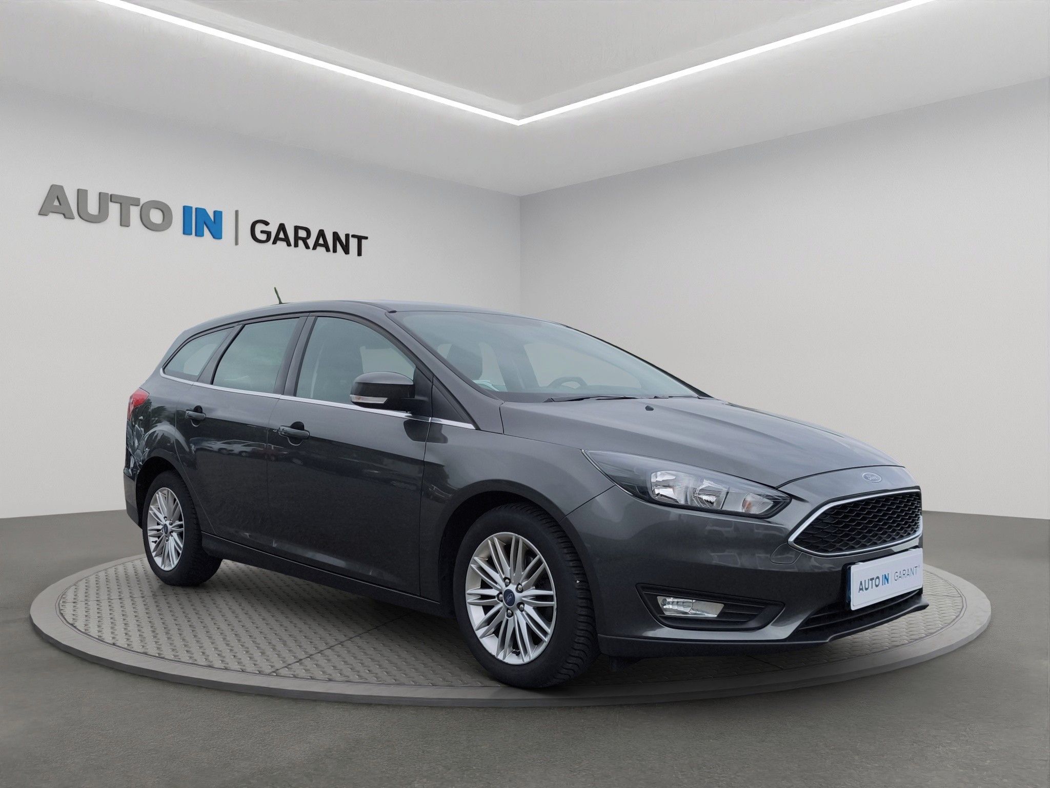 Ford Focus, 1.0 92 kW, ČR,1MAJ,Winter Sada - fotka 3