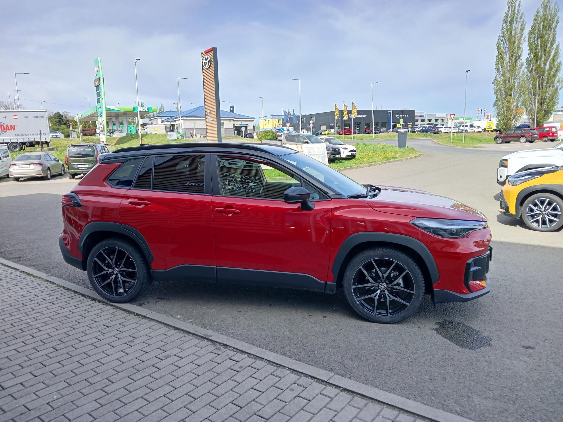 Toyota Corolla Cross, 2,0 HEV CVT GR SPORT zimní pne - fotka 4